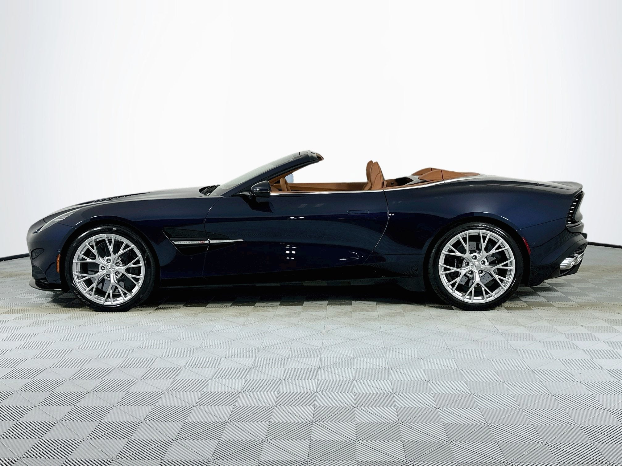2026 Aston Martin Vanquish Volante