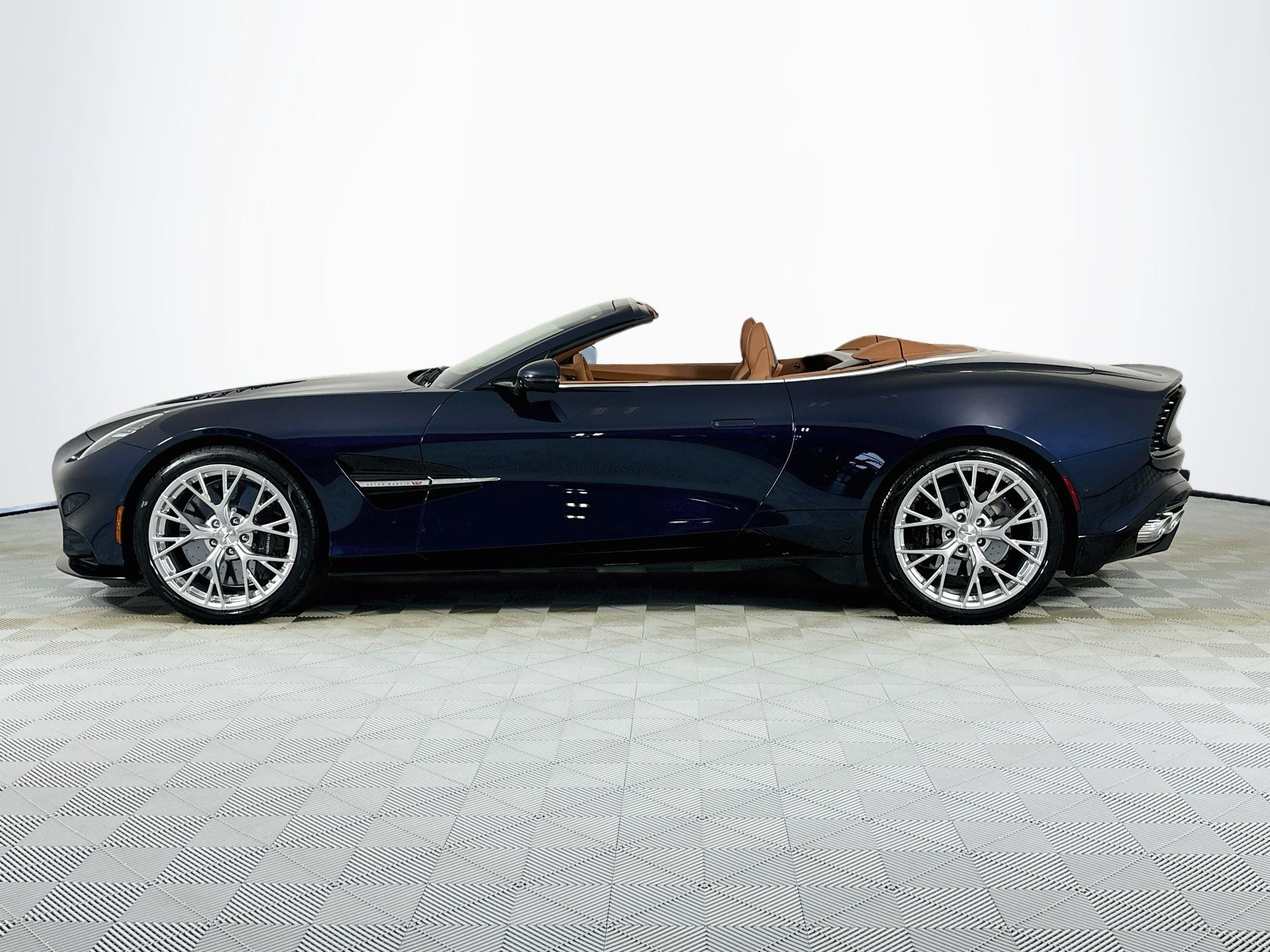 2026 Aston Martin Vanquish Volante