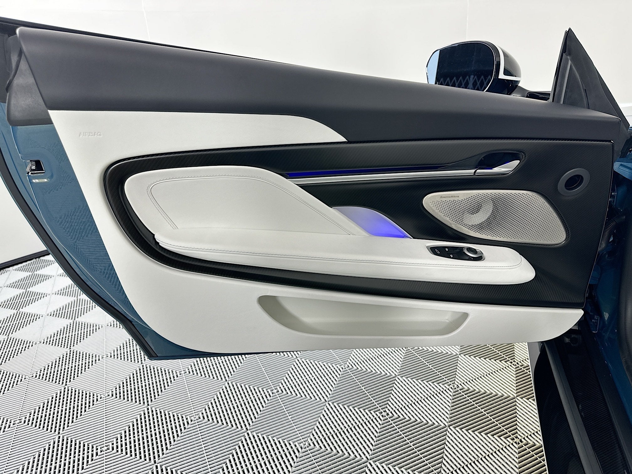 2026 Aston Martin Vanquish Volante