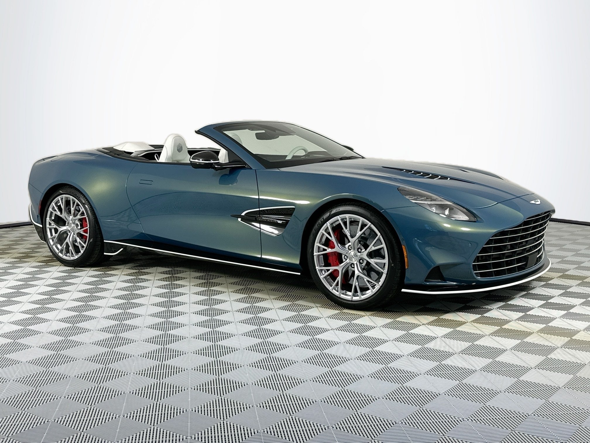 2026 Aston Martin Vanquish Volante