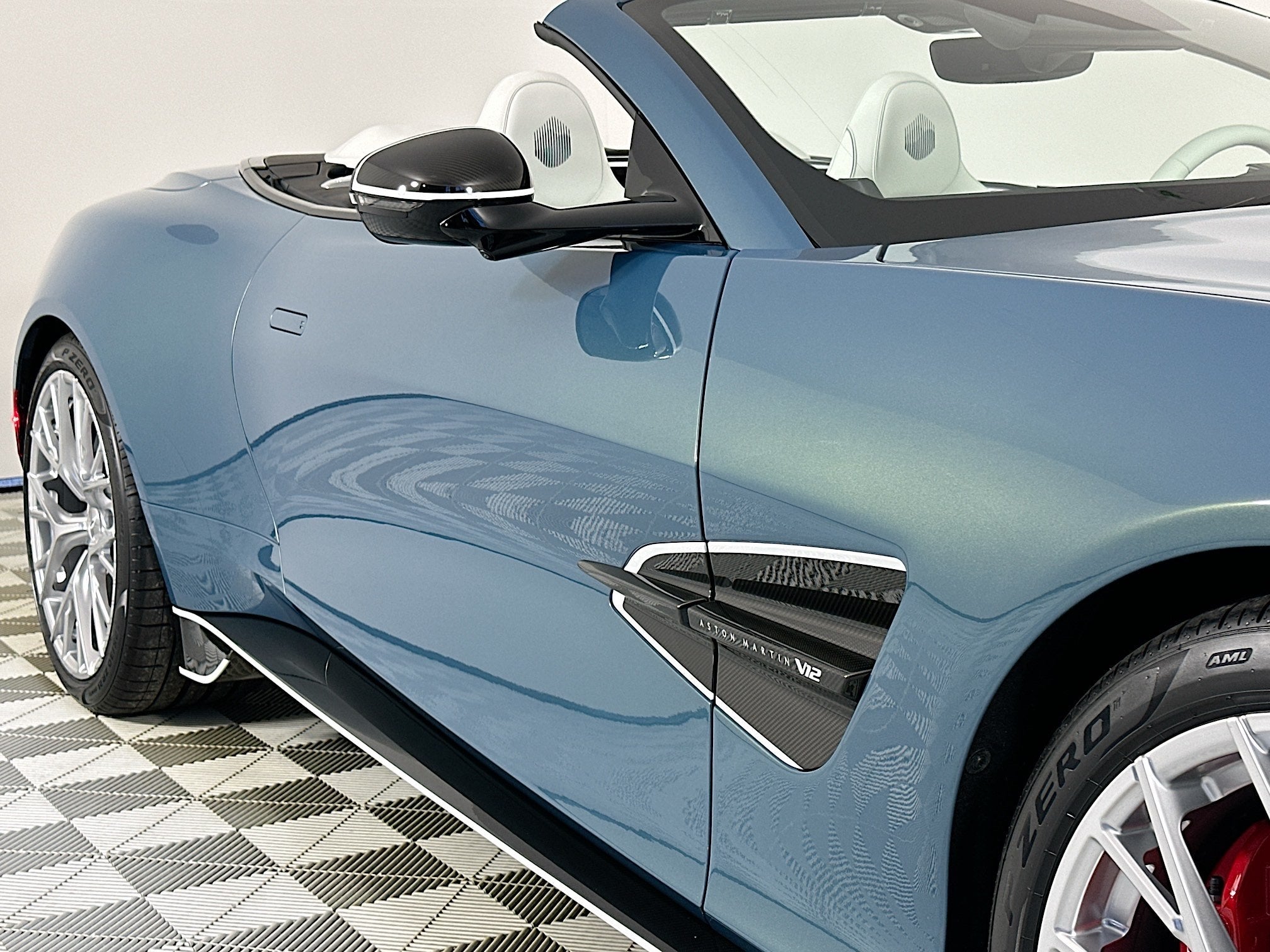 2026 Aston Martin Vanquish Volante