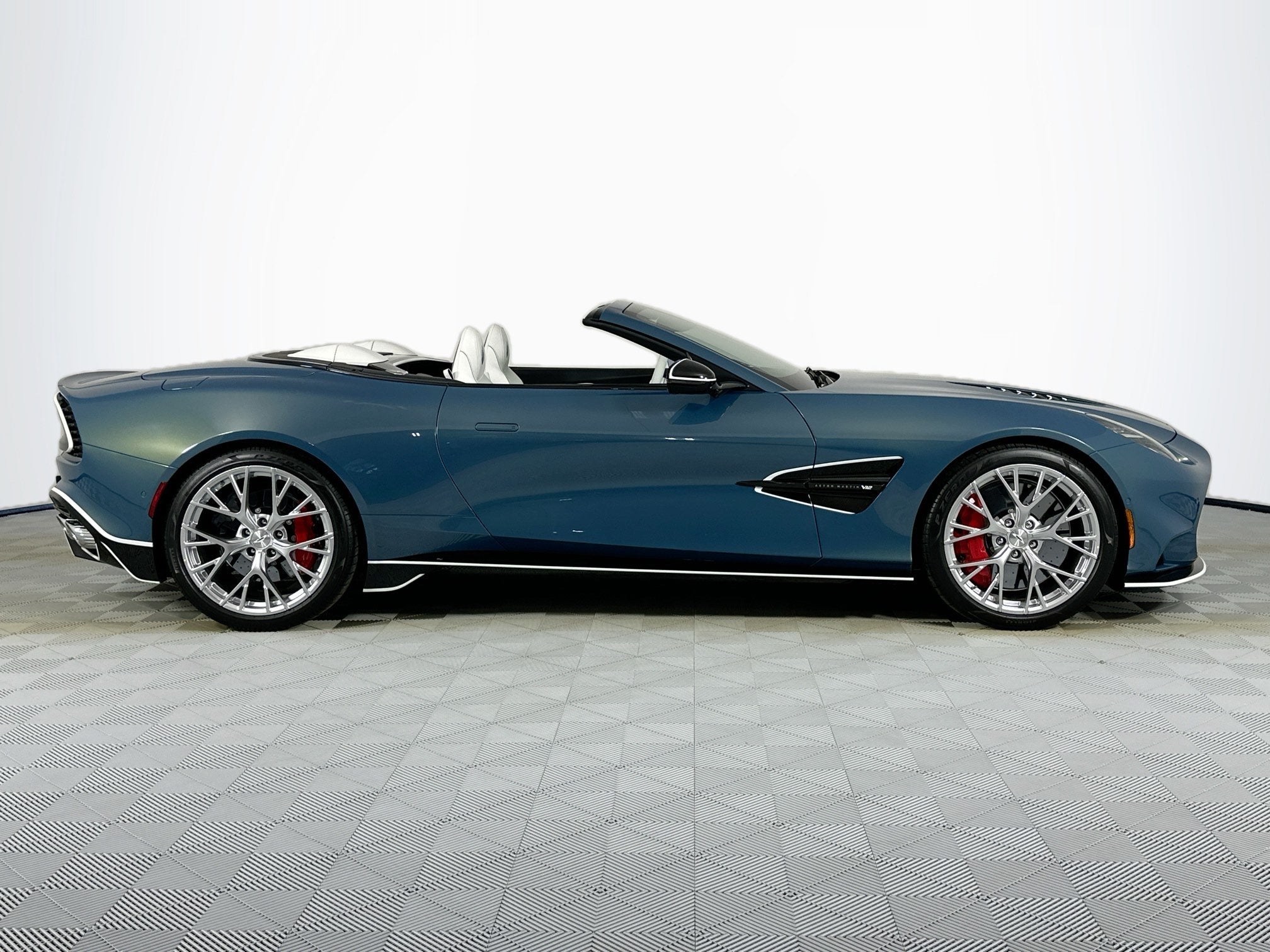 2026 Aston Martin Vanquish Volante
