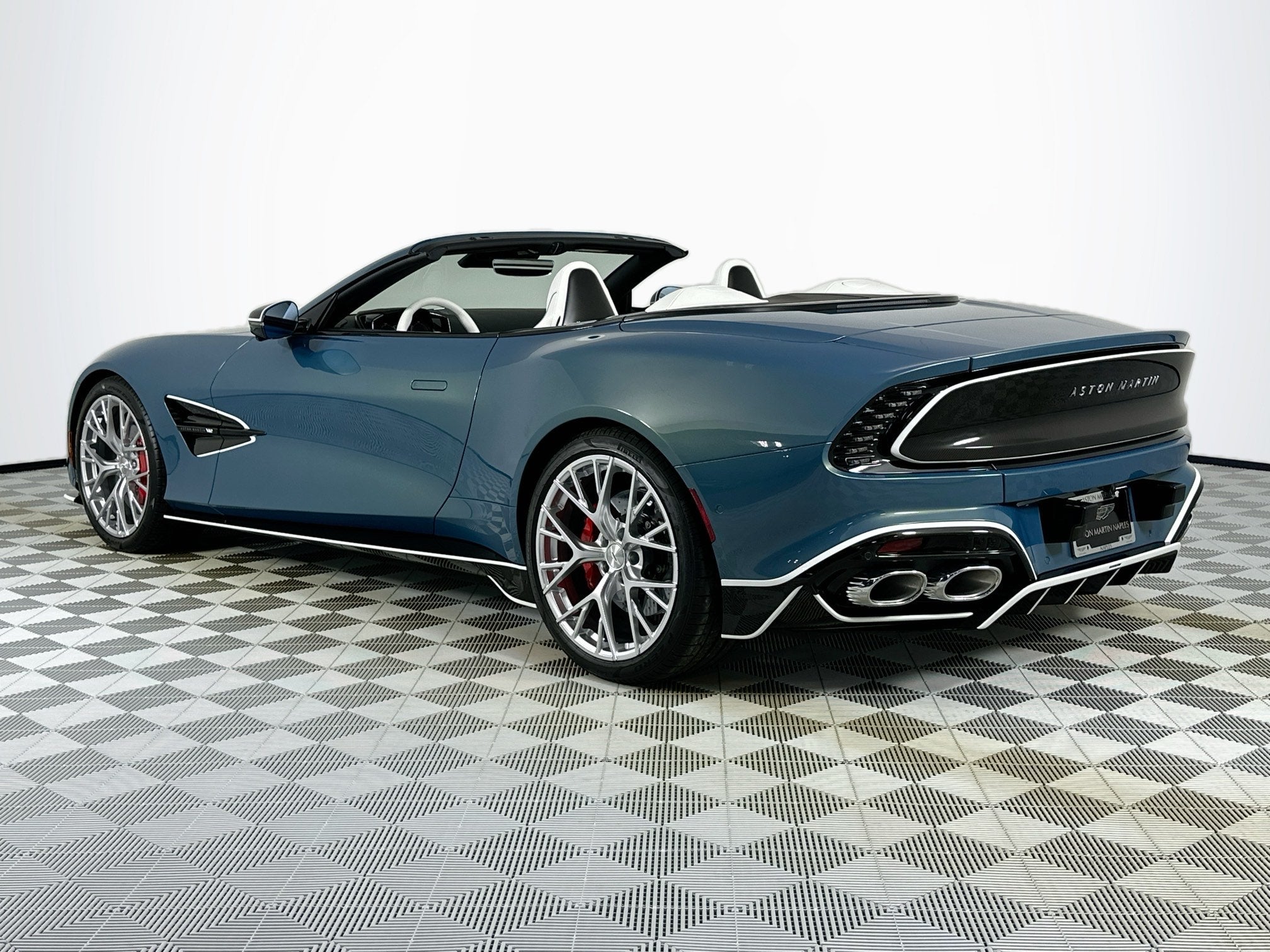 2026 Aston Martin Vanquish Volante