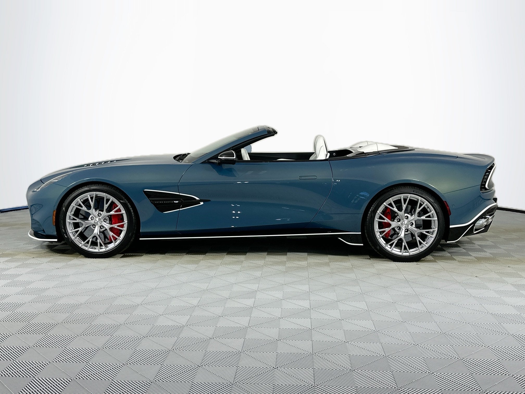 2026 Aston Martin Vanquish Volante