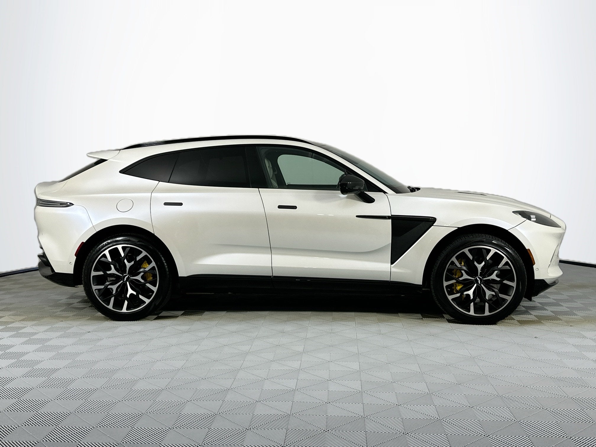 2021 Aston Martin DBX Base