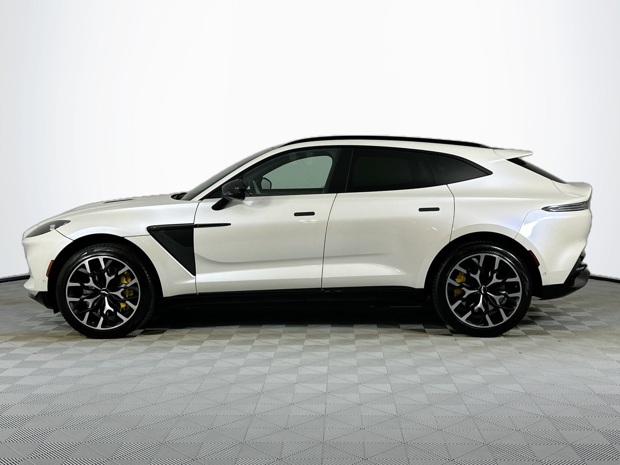 2021 Aston Martin DBX Base