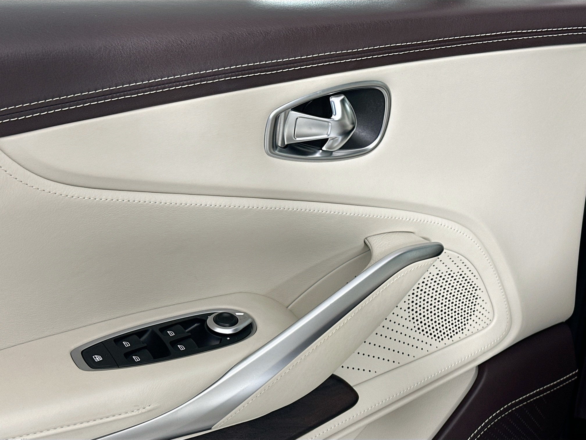 2021 Aston Martin DBX Base