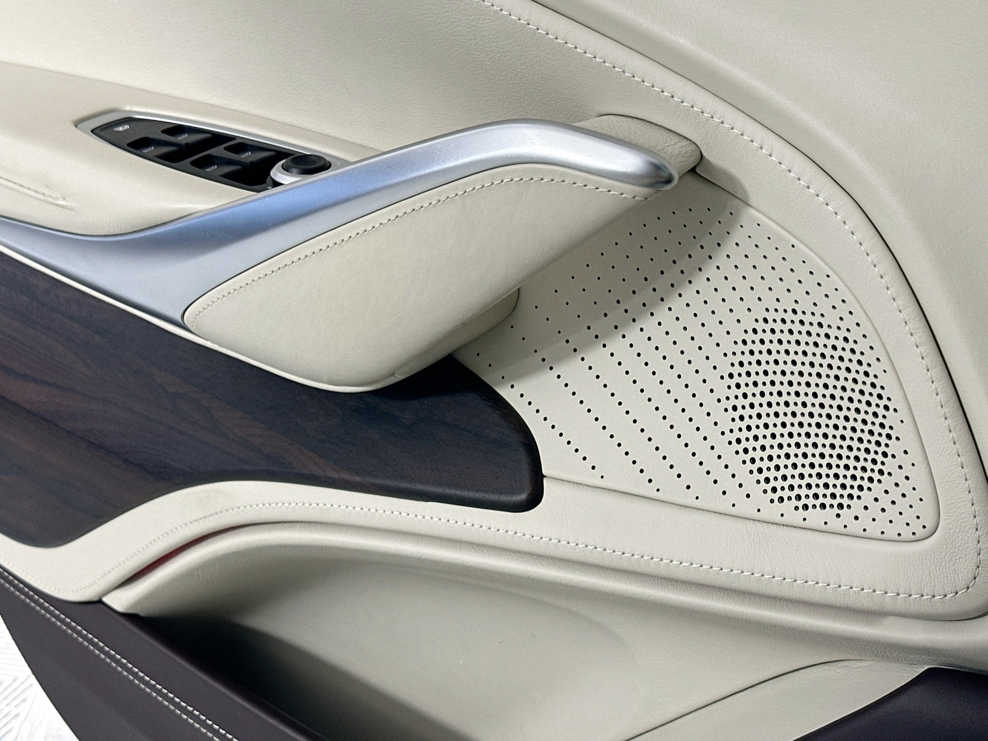 2021 Aston Martin DBX Base