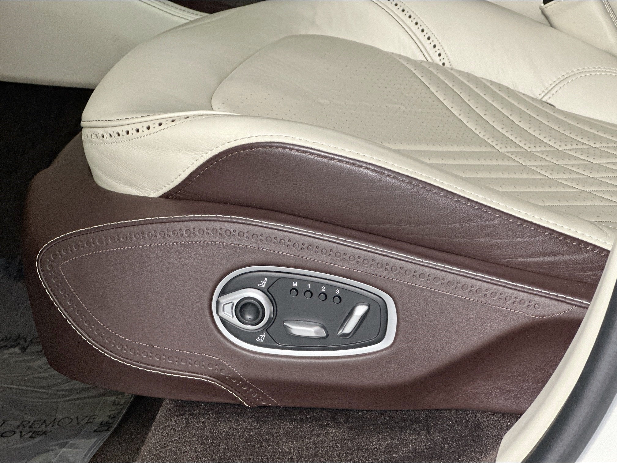 2021 Aston Martin DBX Base