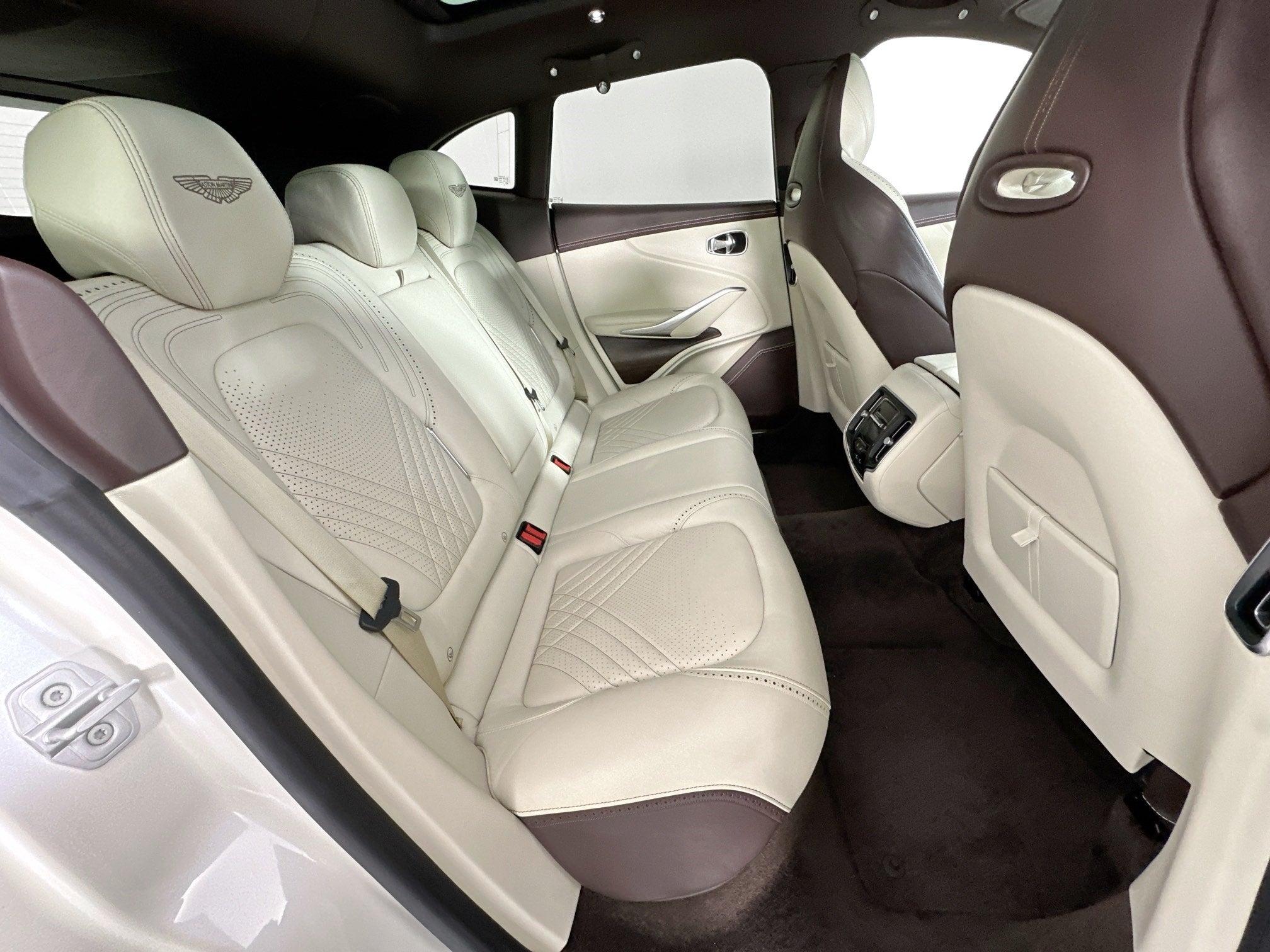 2021 Aston Martin DBX Base