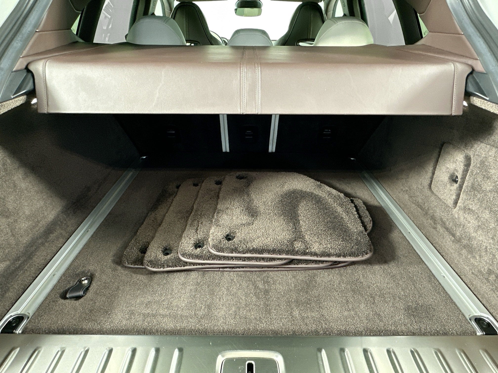 2021 Aston Martin DBX Base