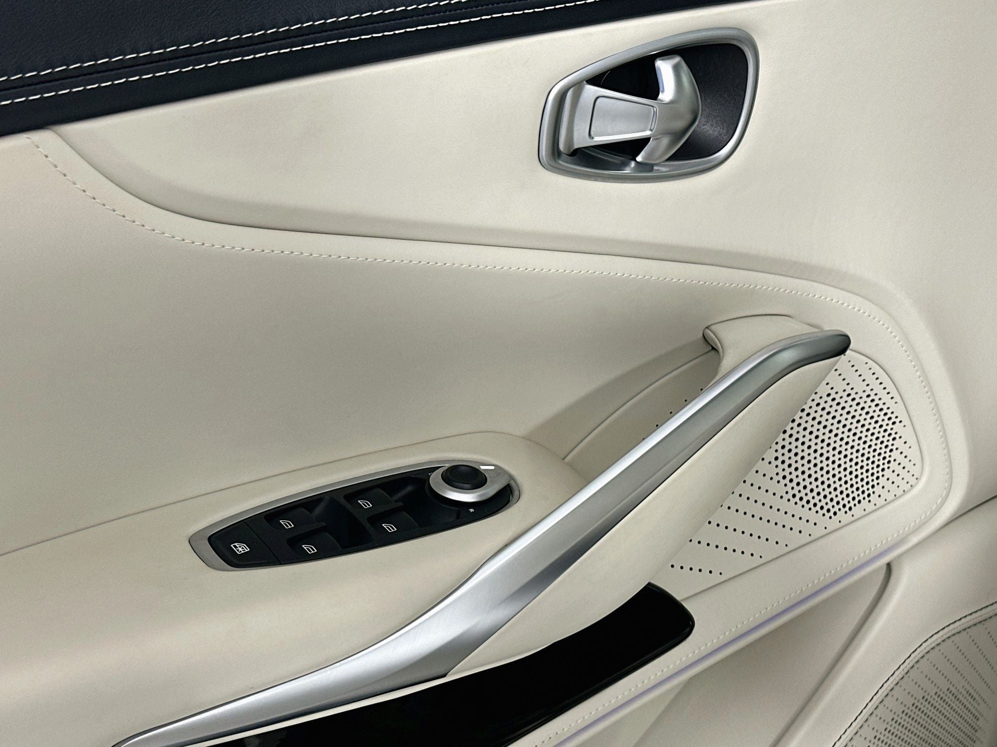 2023 Aston Martin DBX Base