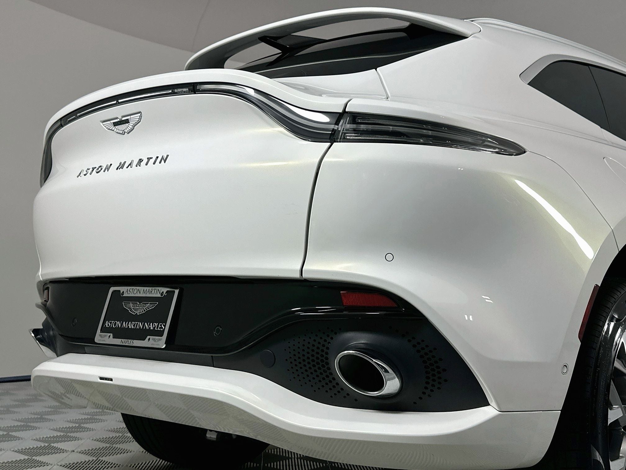 2023 Aston Martin DBX Base