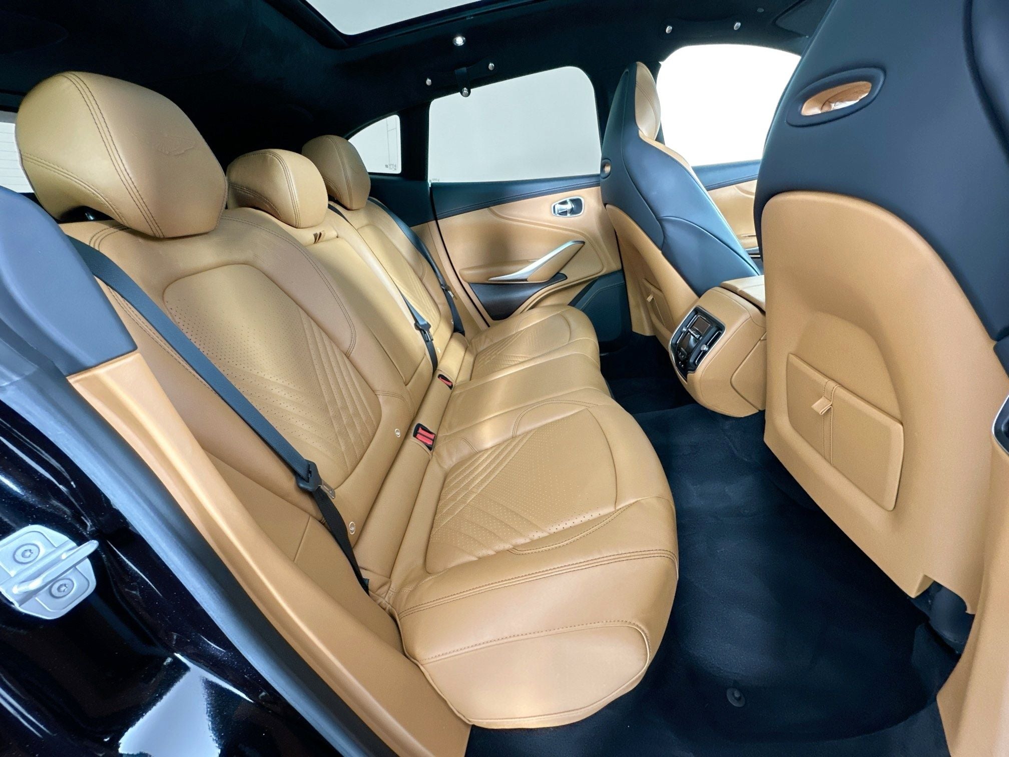 2022 Aston Martin DBX Base