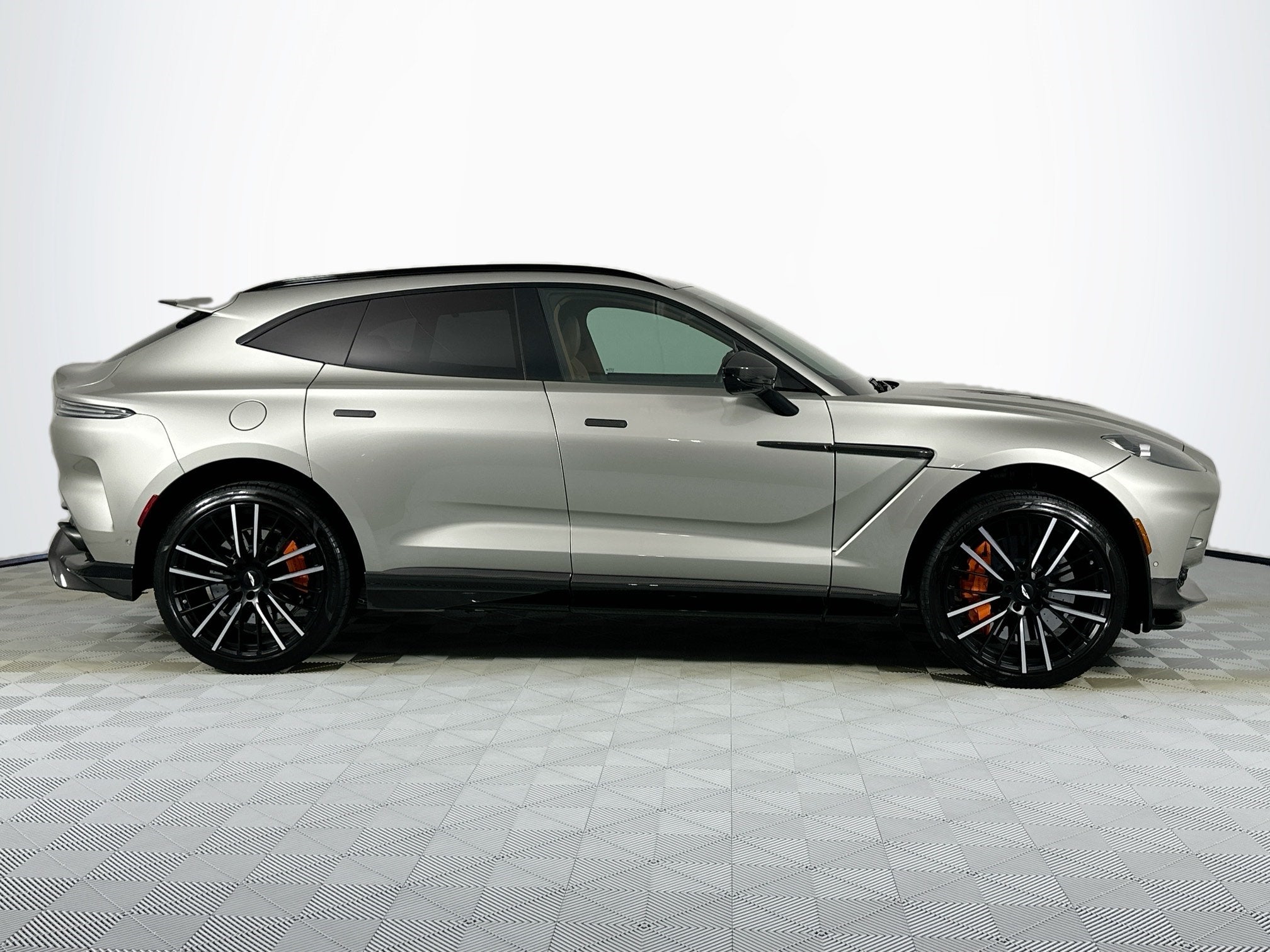 2023 Aston Martin DBX 707