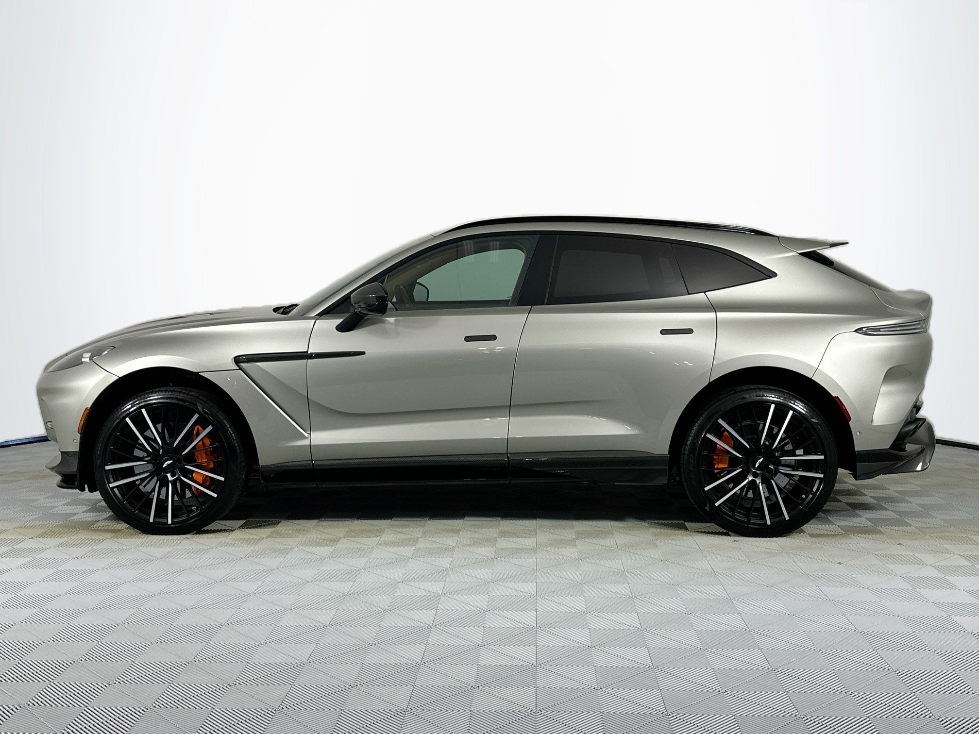2023 Aston Martin DBX 707