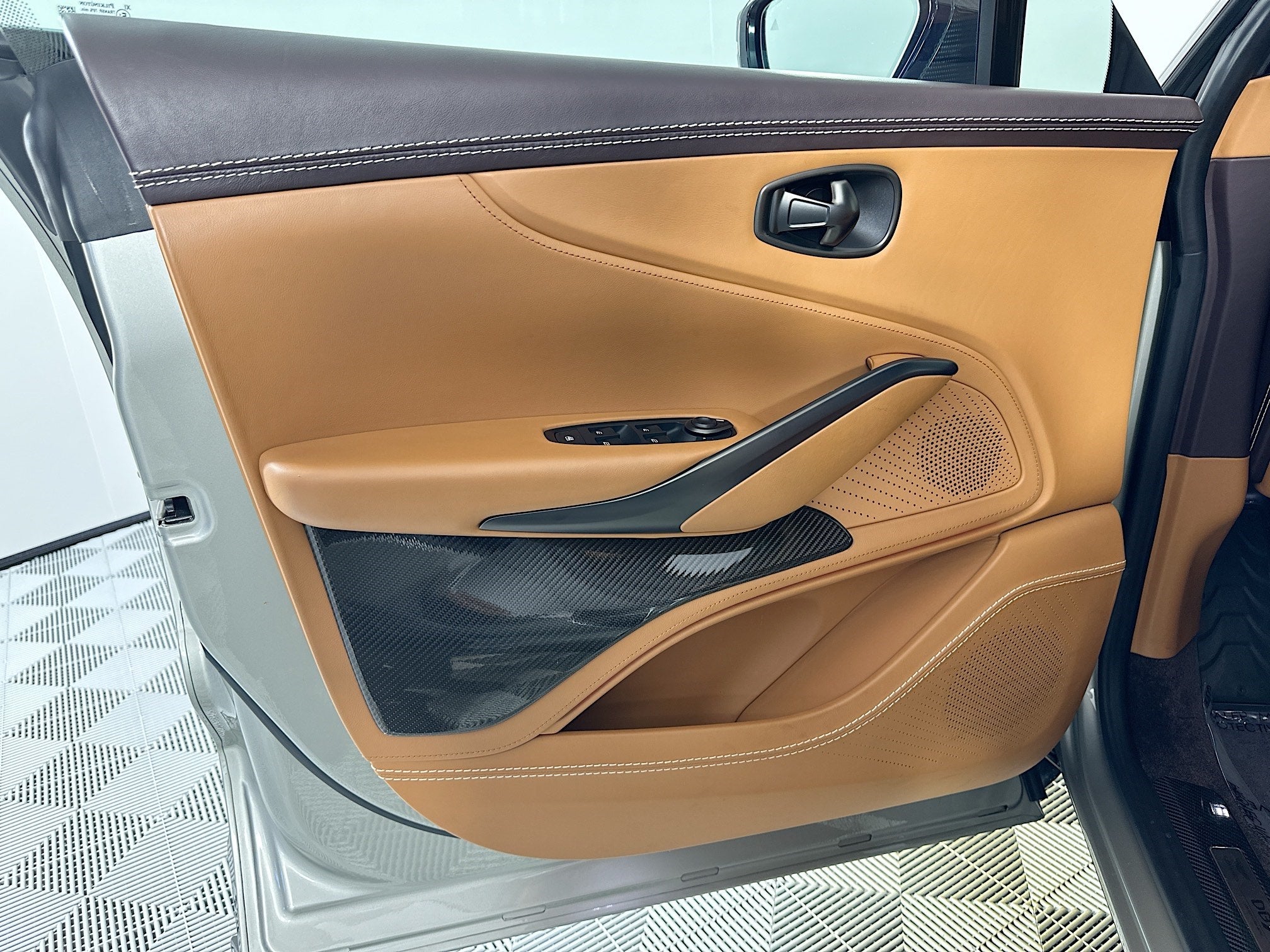 2023 Aston Martin DBX 707