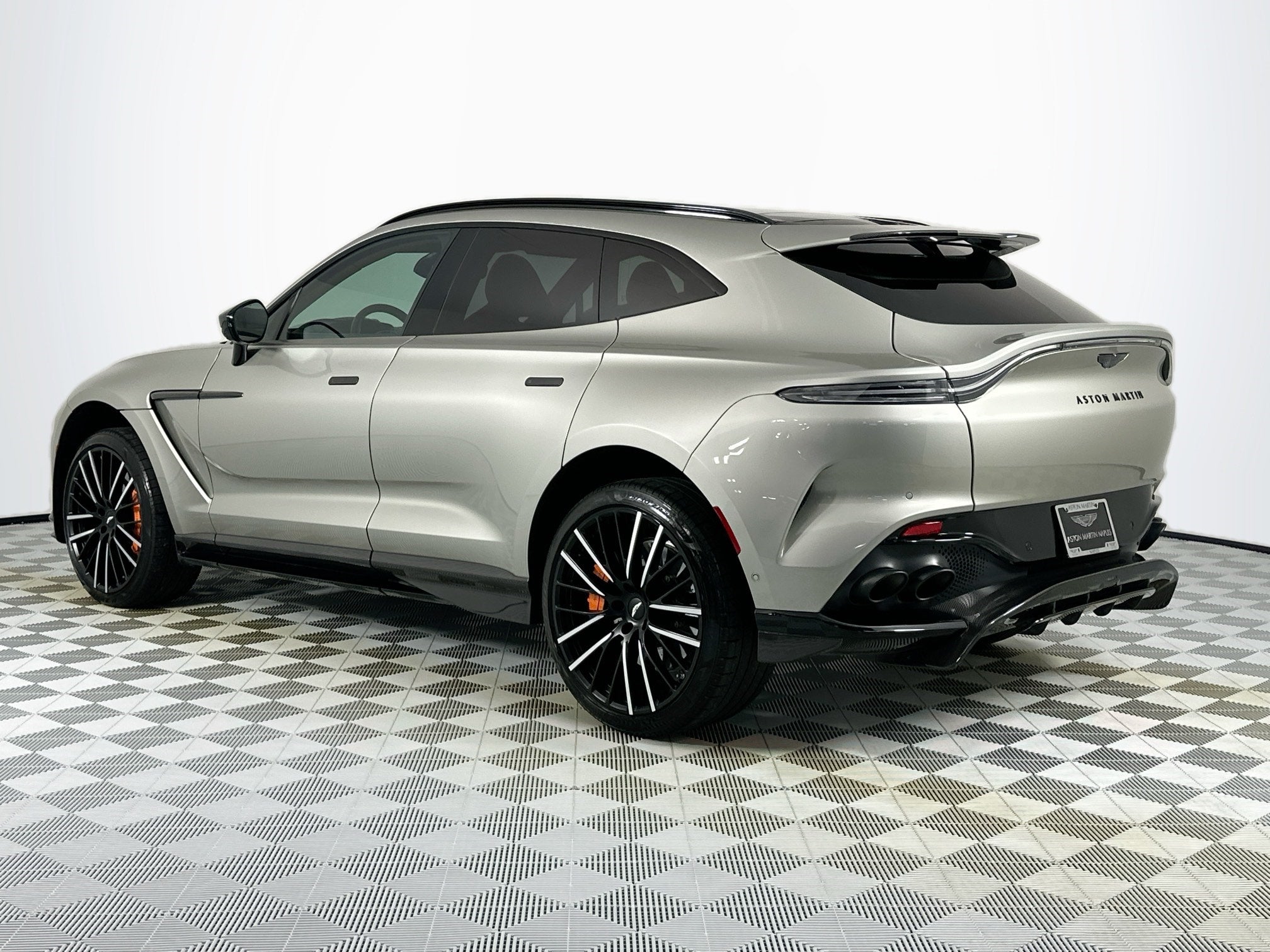 2023 Aston Martin DBX 707