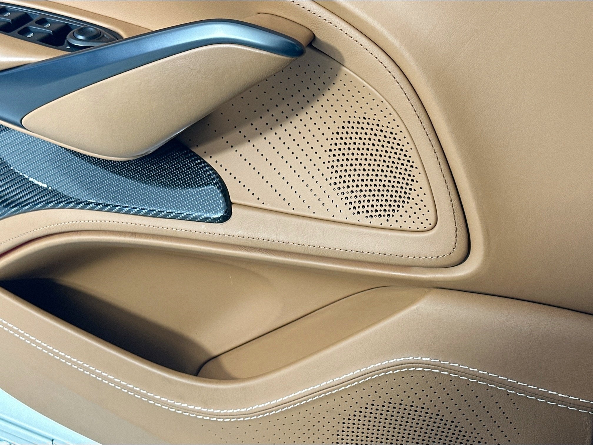 2023 Aston Martin DBX 707