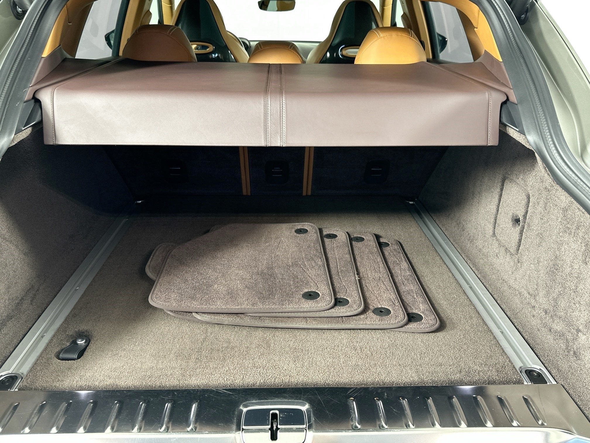 2023 Aston Martin DBX 707