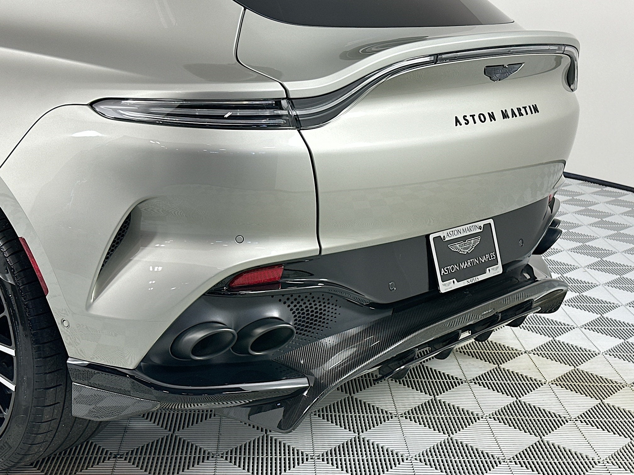 2023 Aston Martin DBX 707