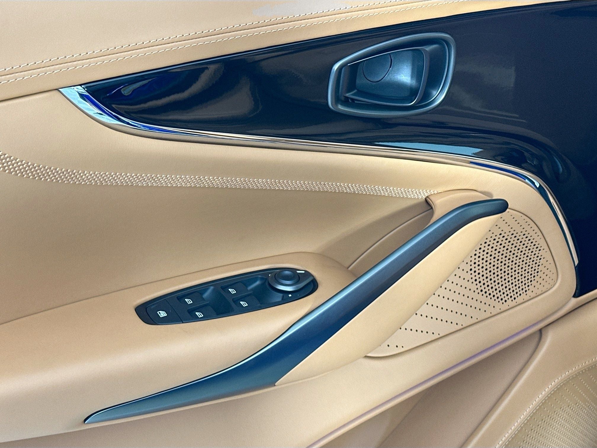 2026 Aston Martin DBX 707