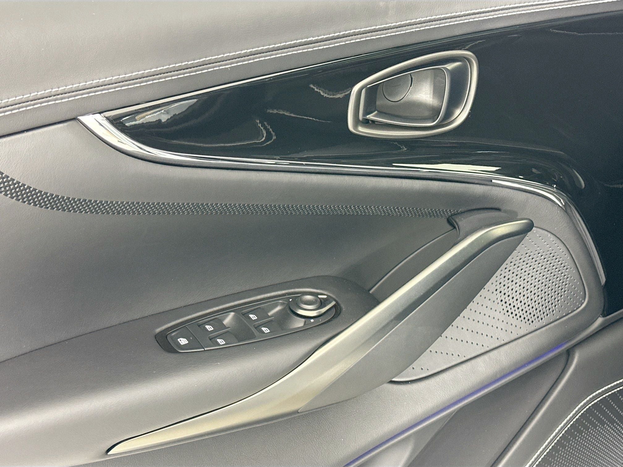 2026 Aston Martin DBX 707