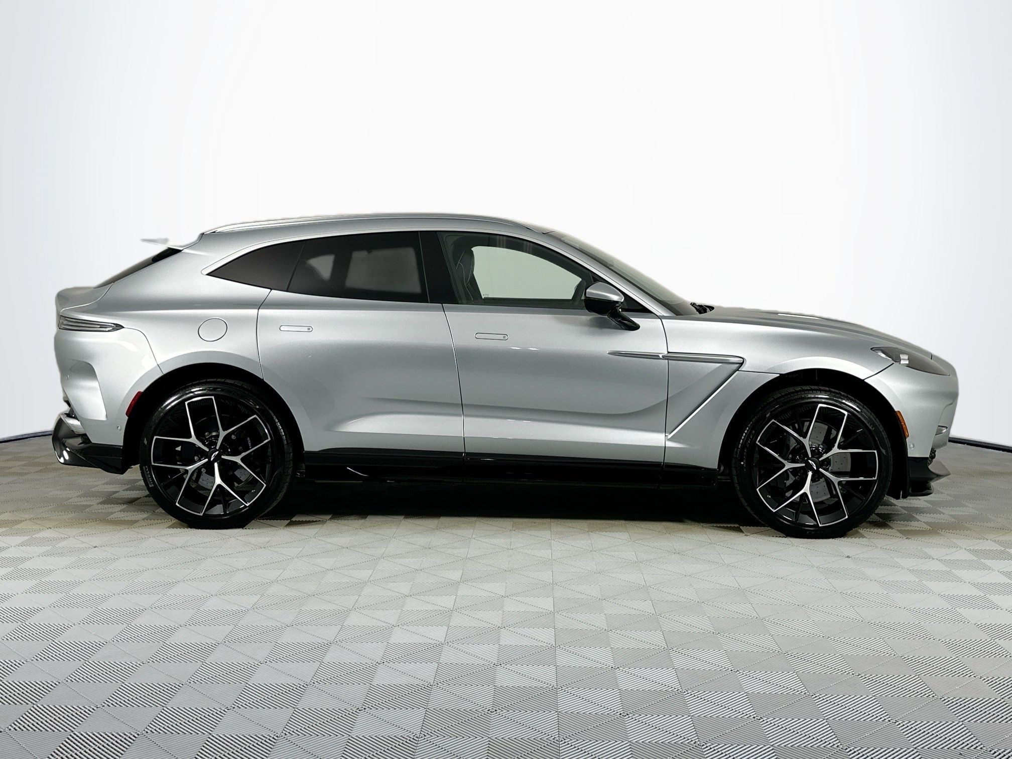 2026 Aston Martin DBX 707