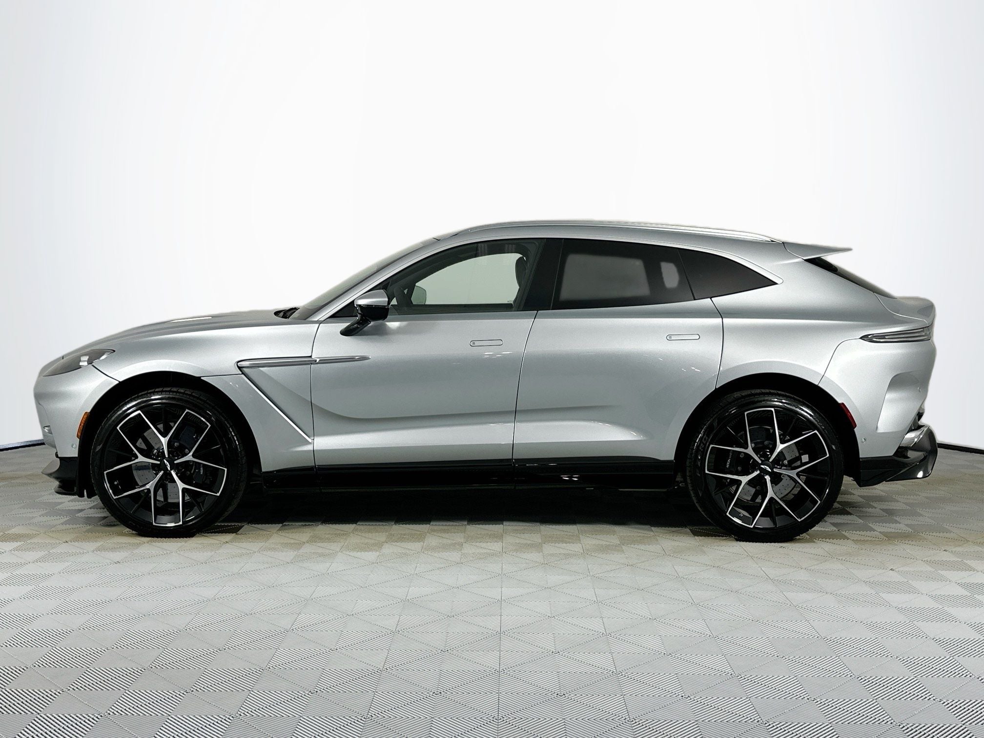 2026 Aston Martin DBX 707