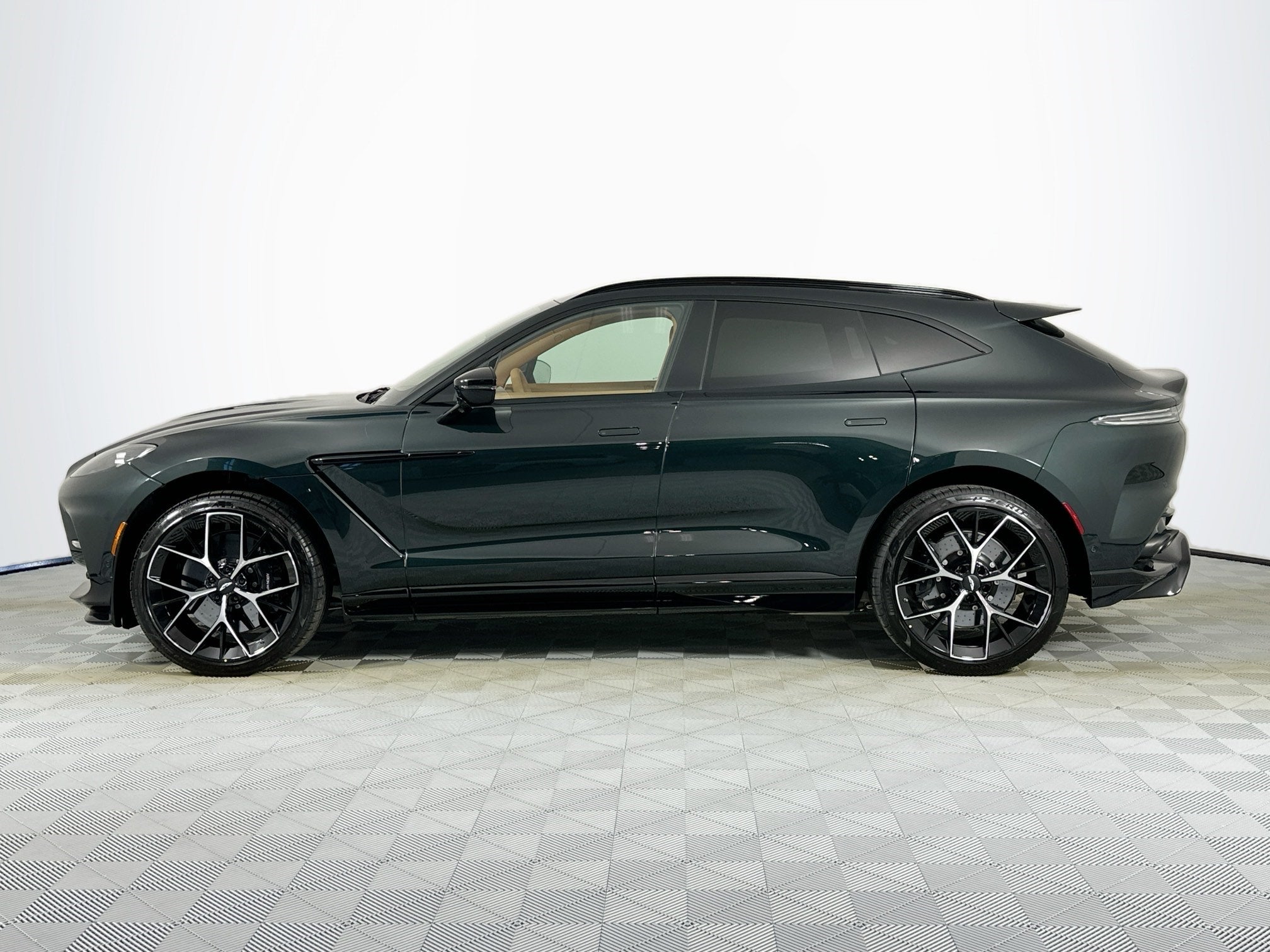 2026 Aston Martin DBX 707