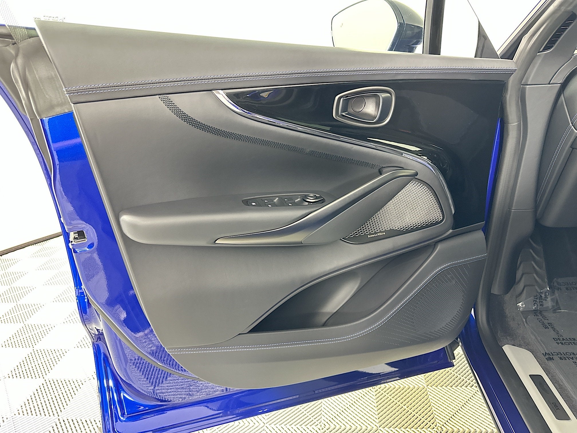 2025 Aston Martin DBX 707 Base