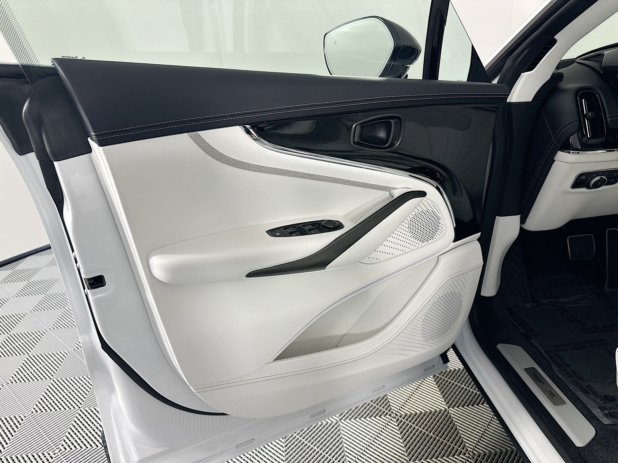 2025 Aston Martin DBX 707 Base