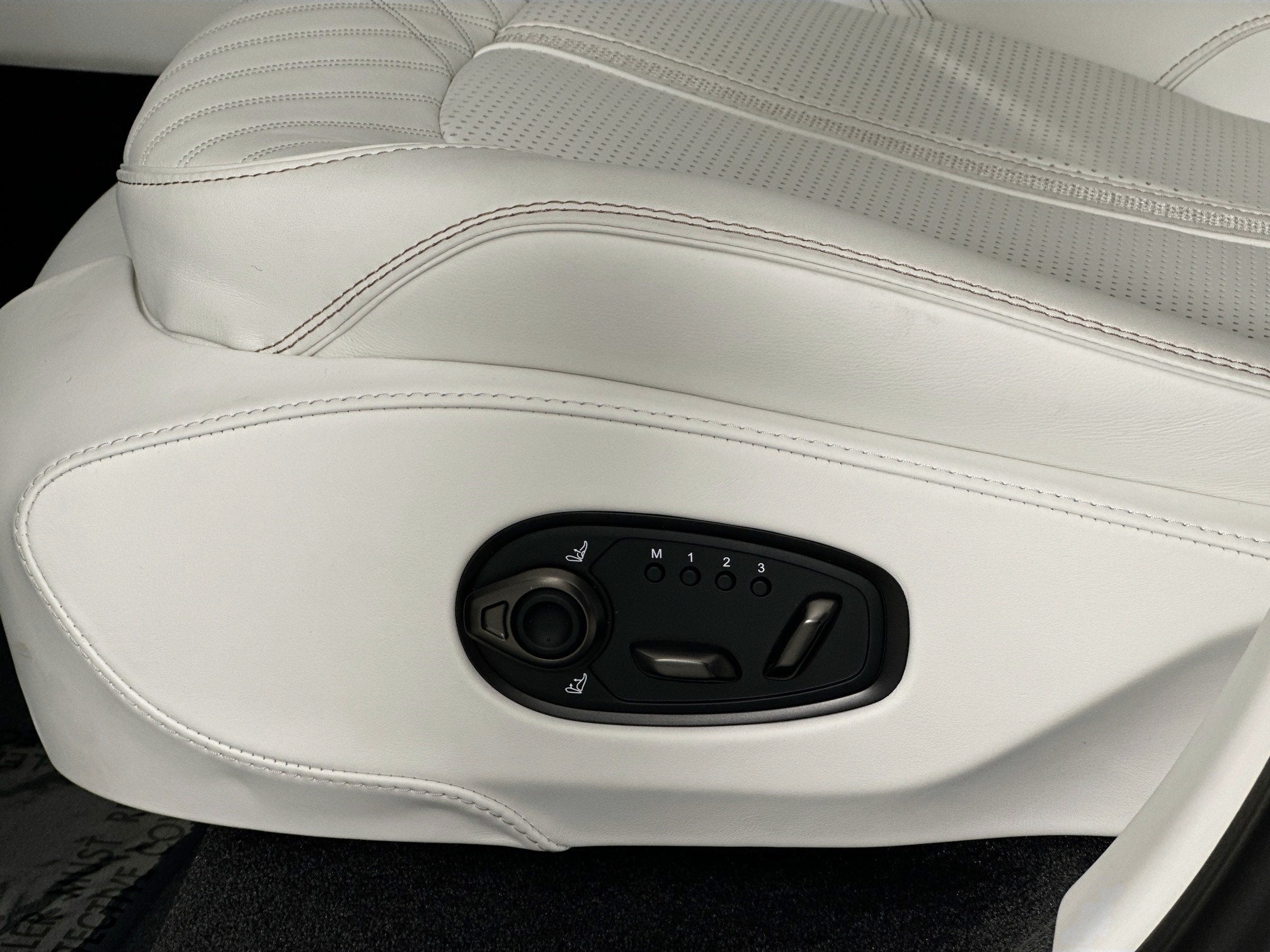 2025 Aston Martin DBX 707 Base