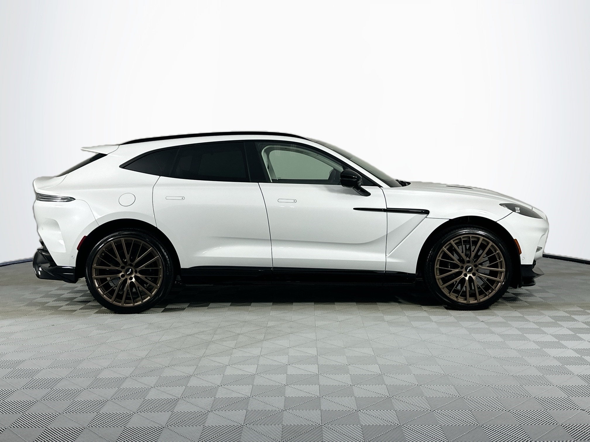 2025 Aston Martin DBX 707 Base