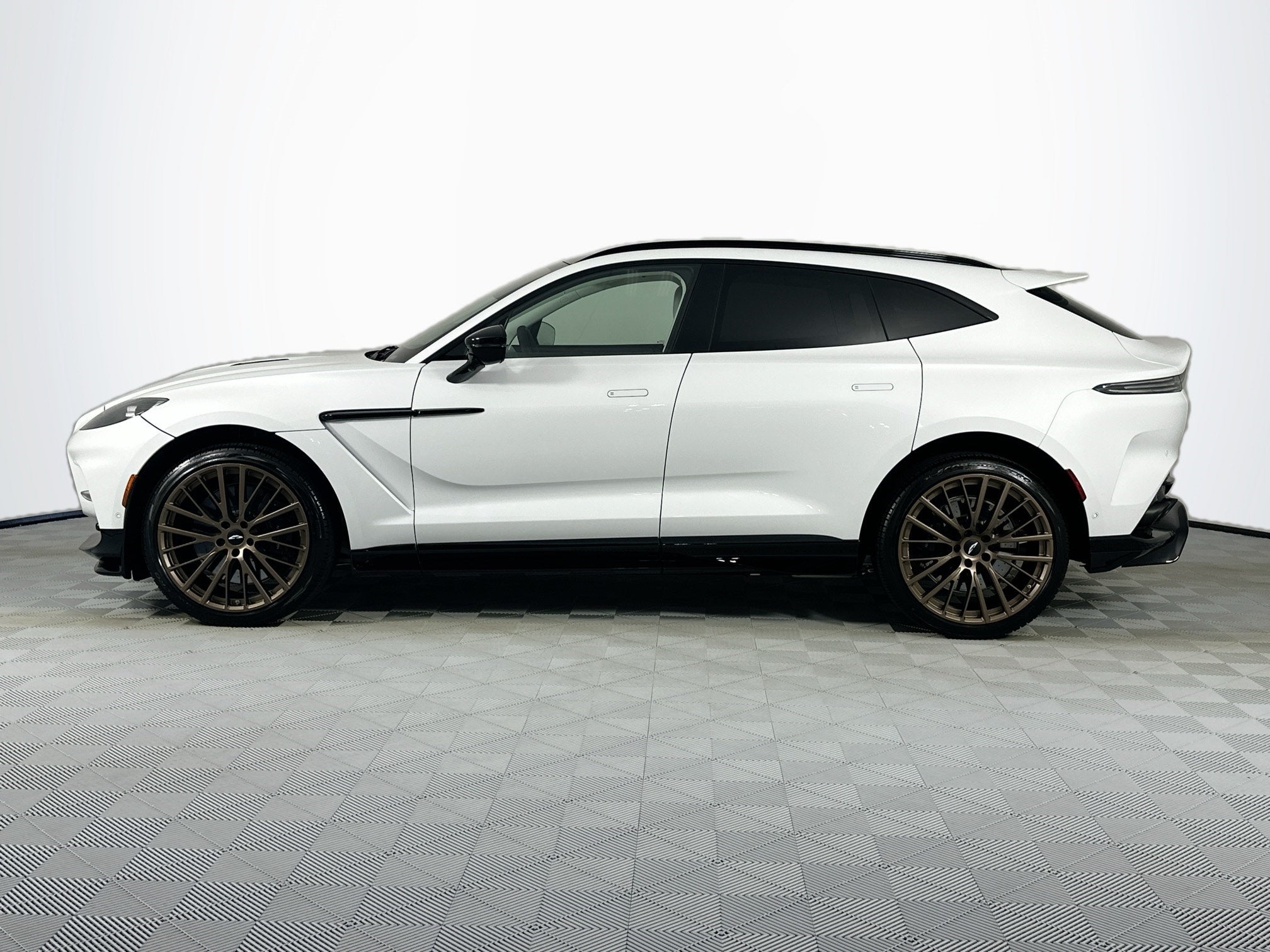 2025 Aston Martin DBX 707 Base