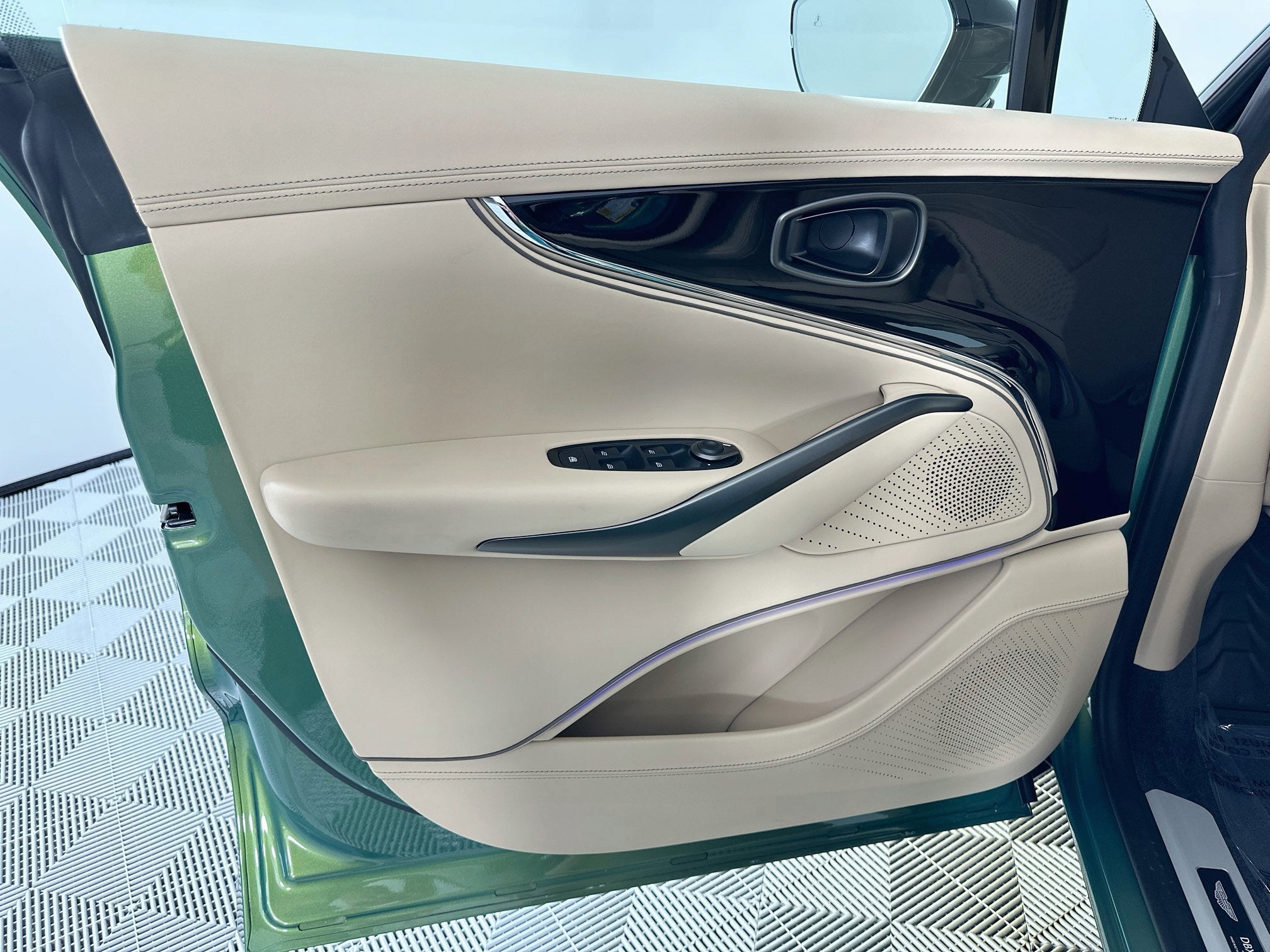 2026 Aston Martin DBX S