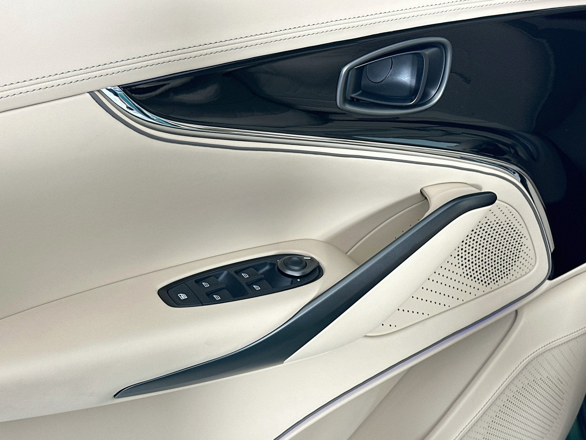 2026 Aston Martin DBX S