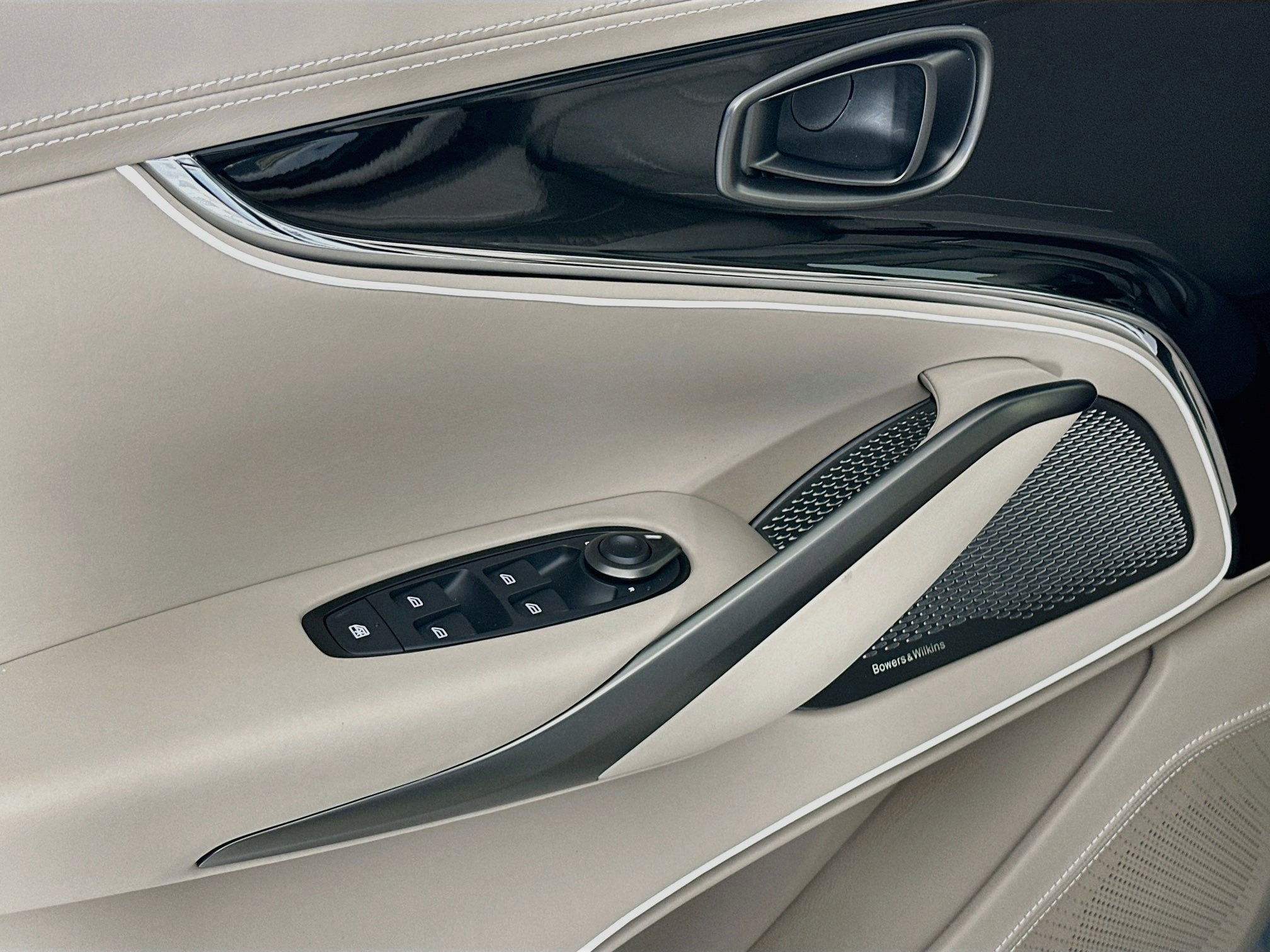 2026 Aston Martin DBX S