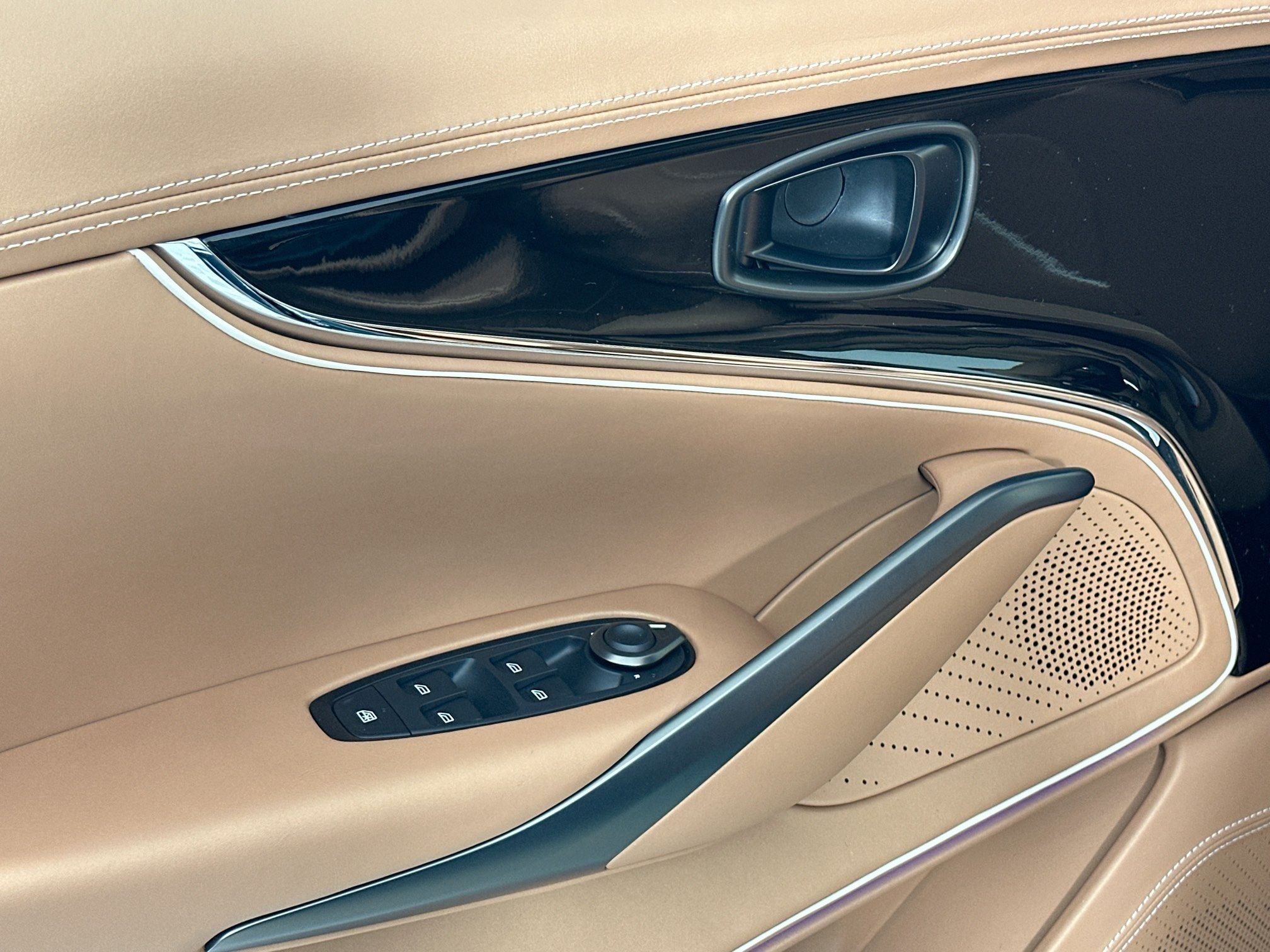 2026 Aston Martin DBX S