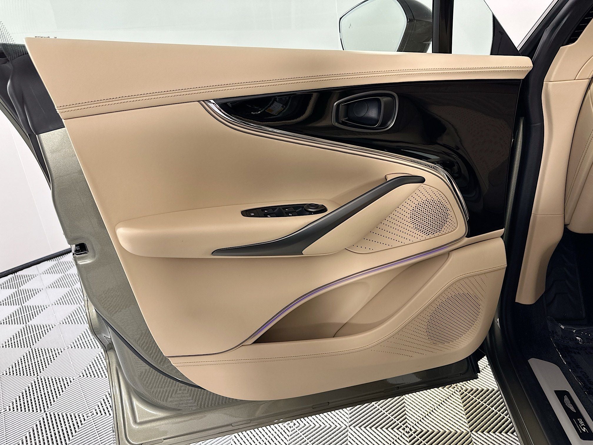 2026 Aston Martin DBX S
