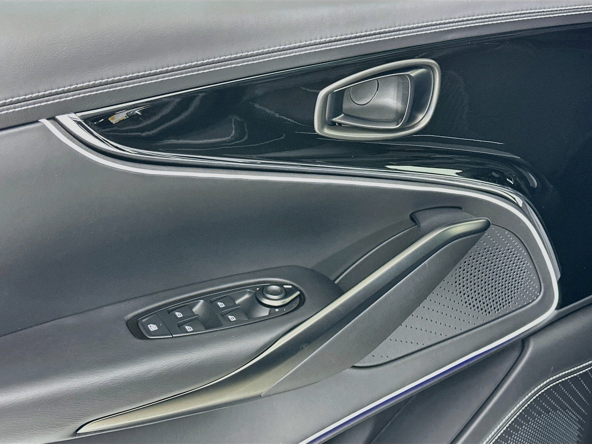 2026 Aston Martin DBX S