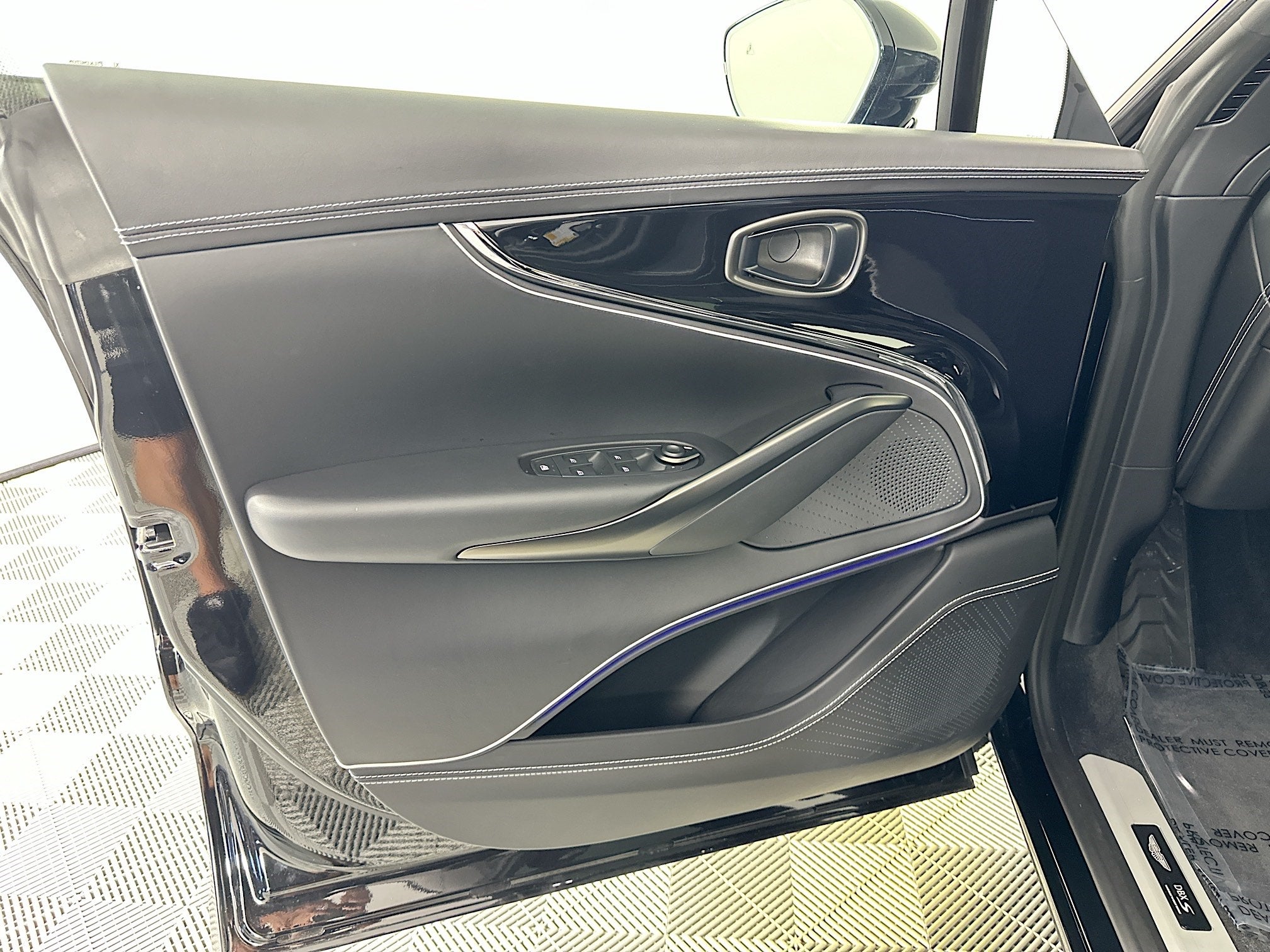 2026 Aston Martin DBX S Base