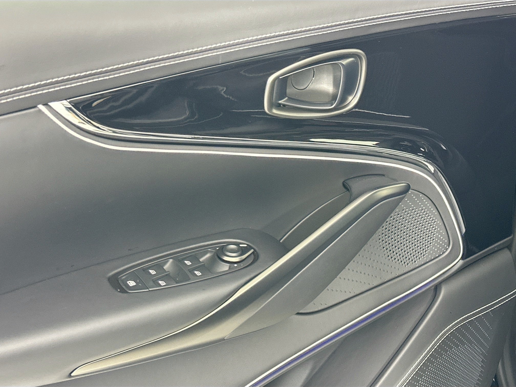 2026 Aston Martin DBX S Base