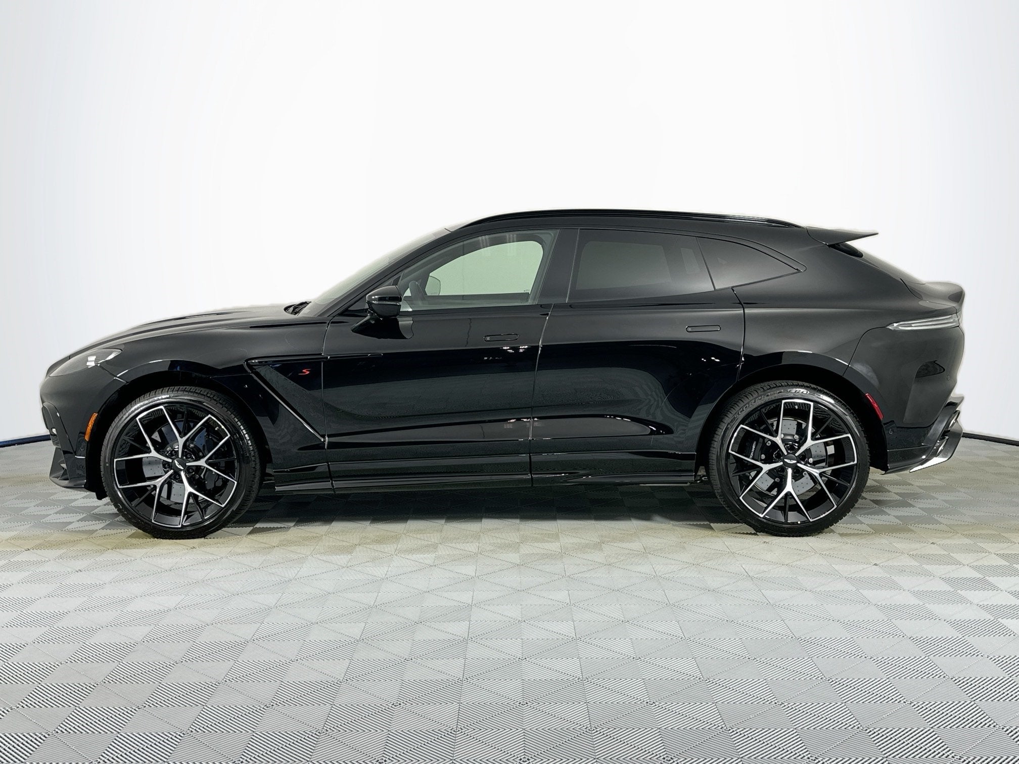 2026 Aston Martin DBX S Base