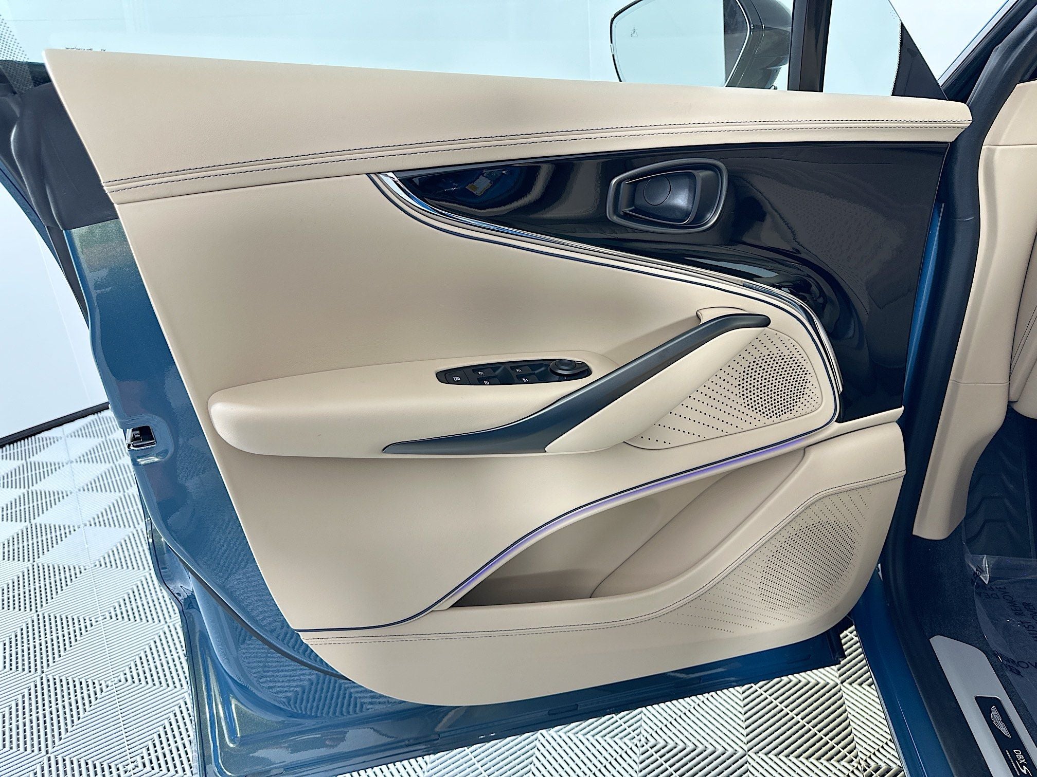 2026 Aston Martin DBX S