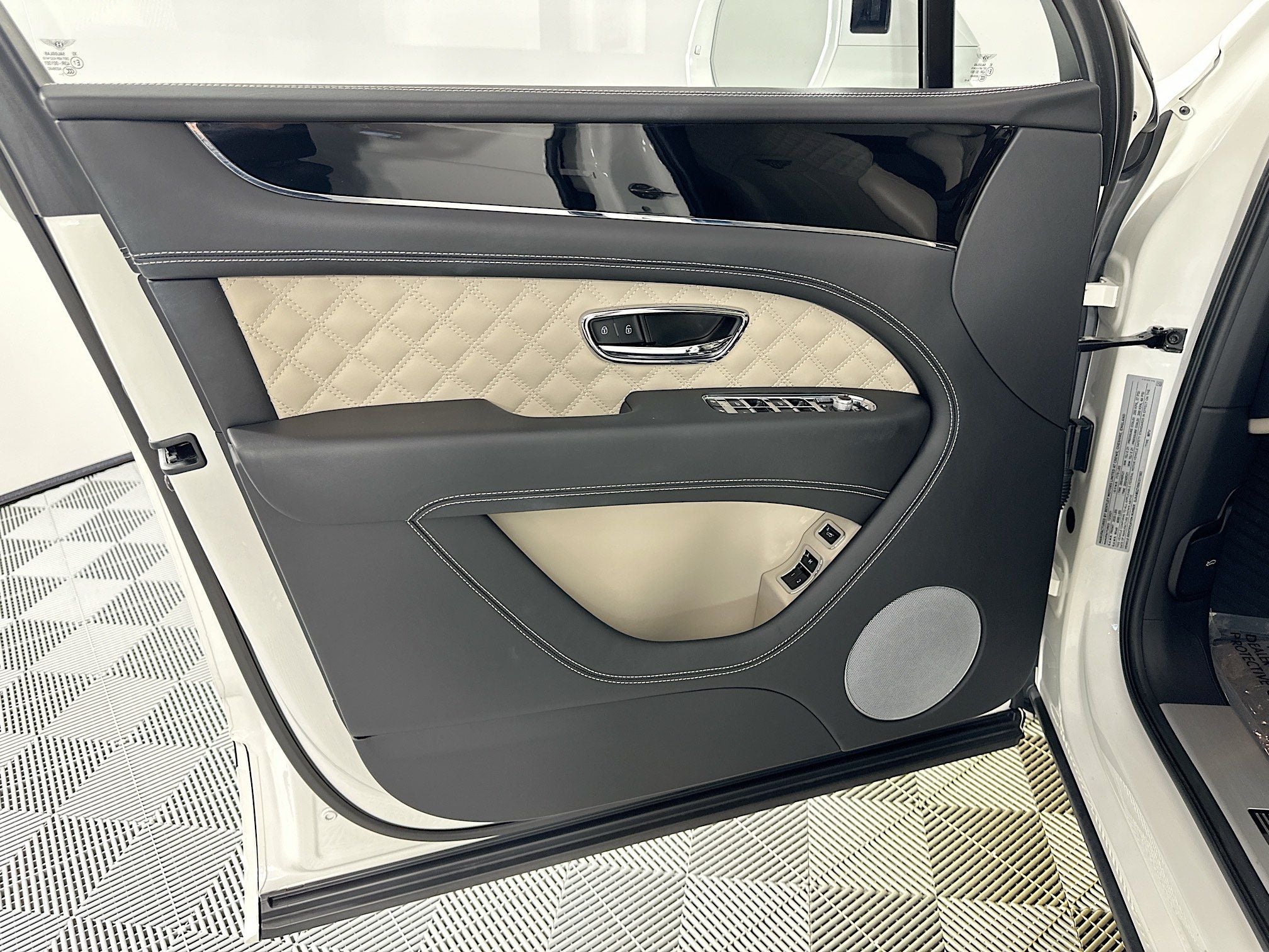 2022 Bentley Bentayga V8 MDS