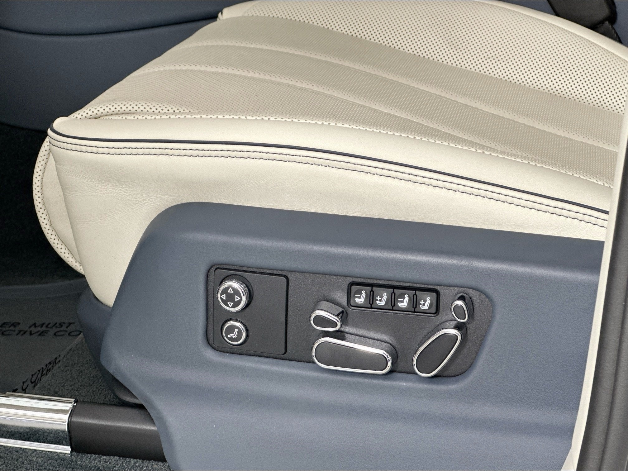 2025 Bentley Bentayga Azure