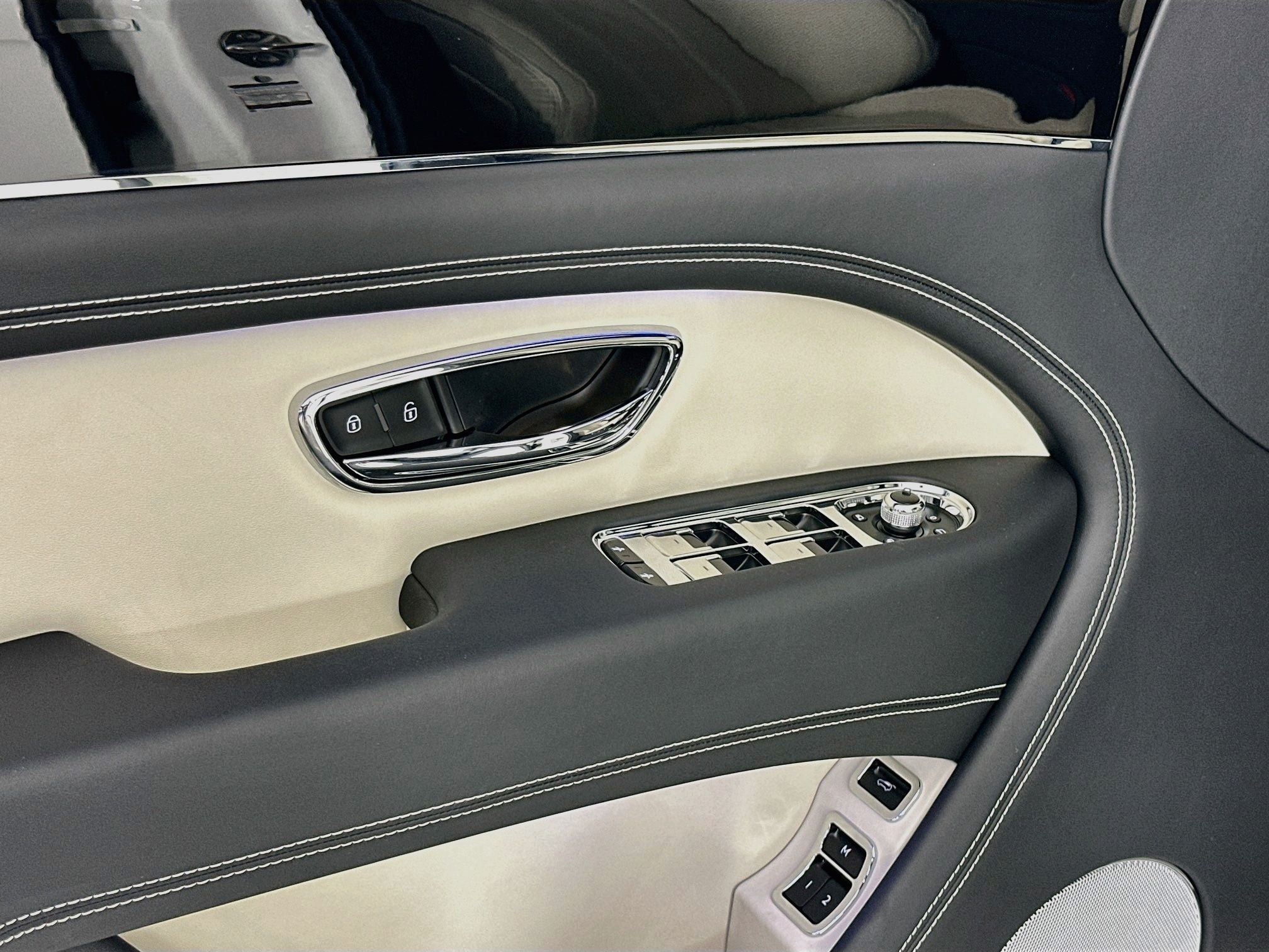 2025 Bentley Bentayga V8
