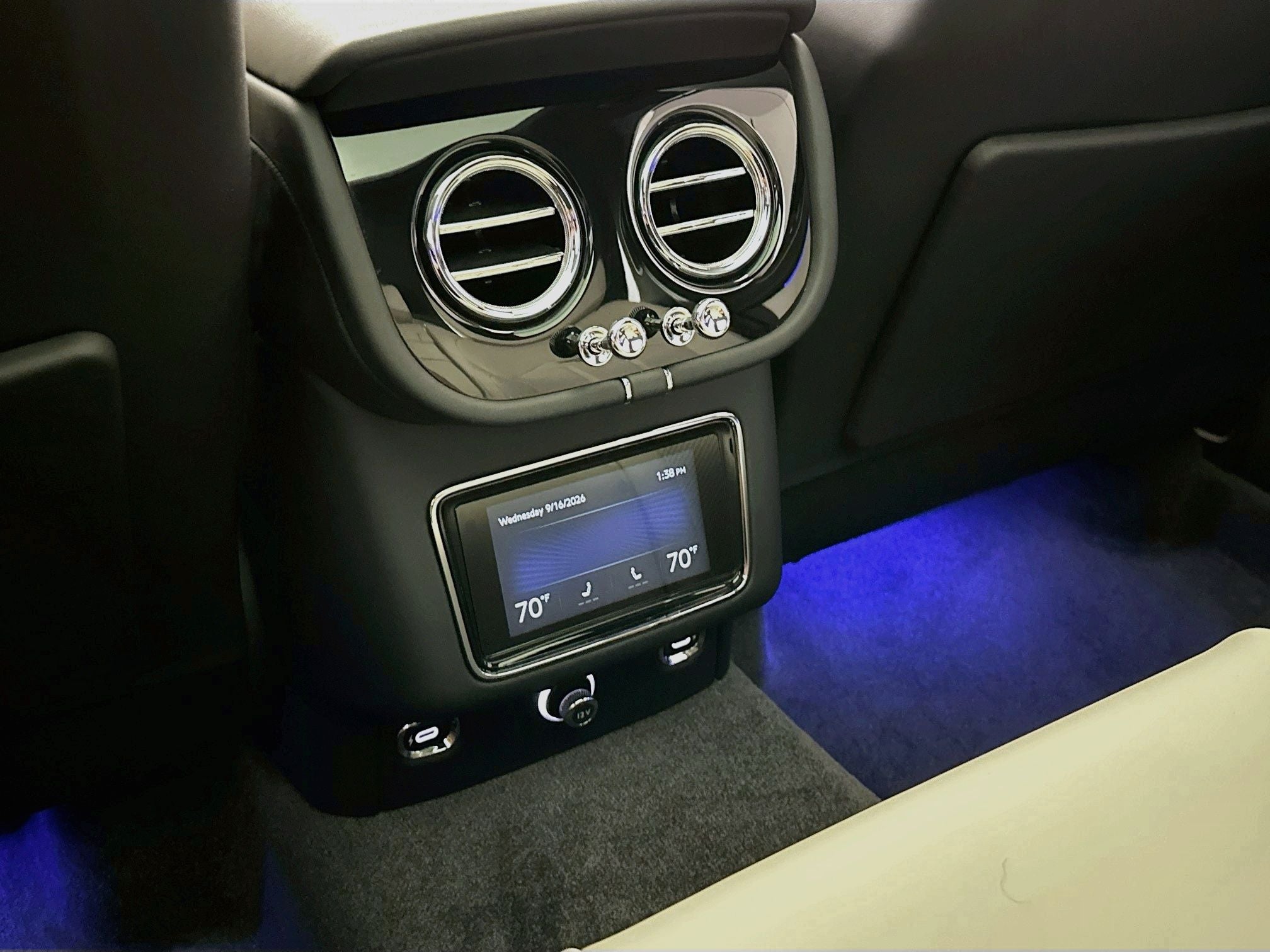 2025 Bentley Bentayga V8