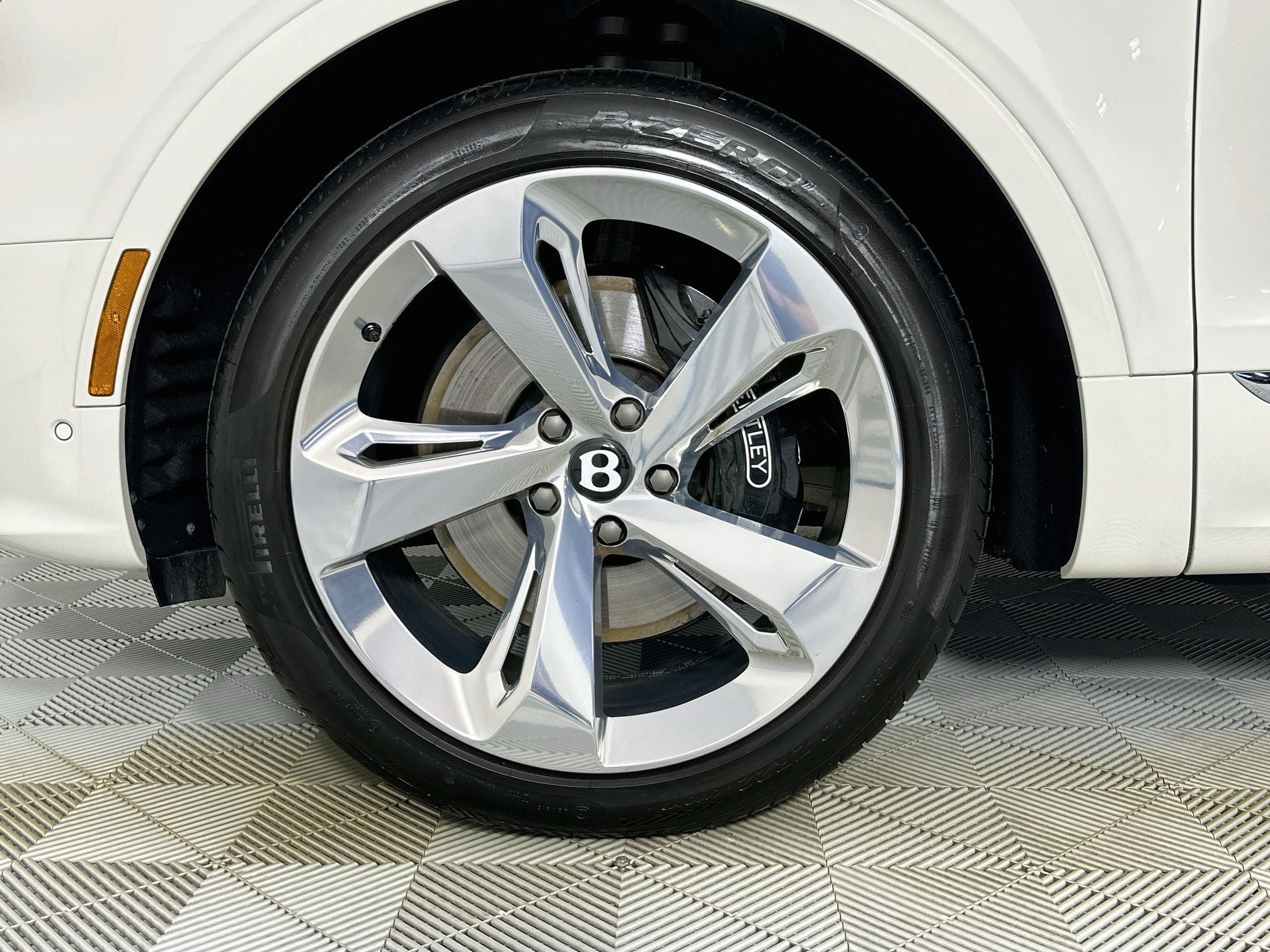 2025 Bentley Bentayga V8